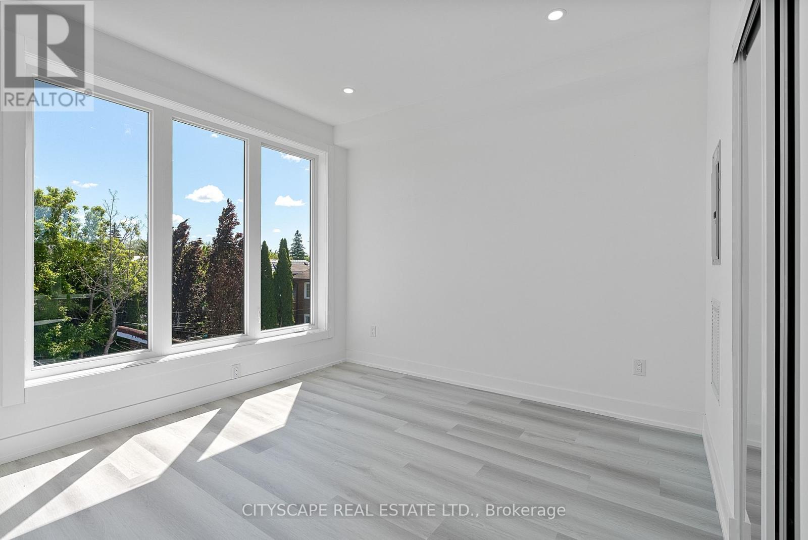 Upper #4 - 589 Oakwood Avenue, Toronto, Ontario  M6E 2X8 - Photo 14 - C13736106
