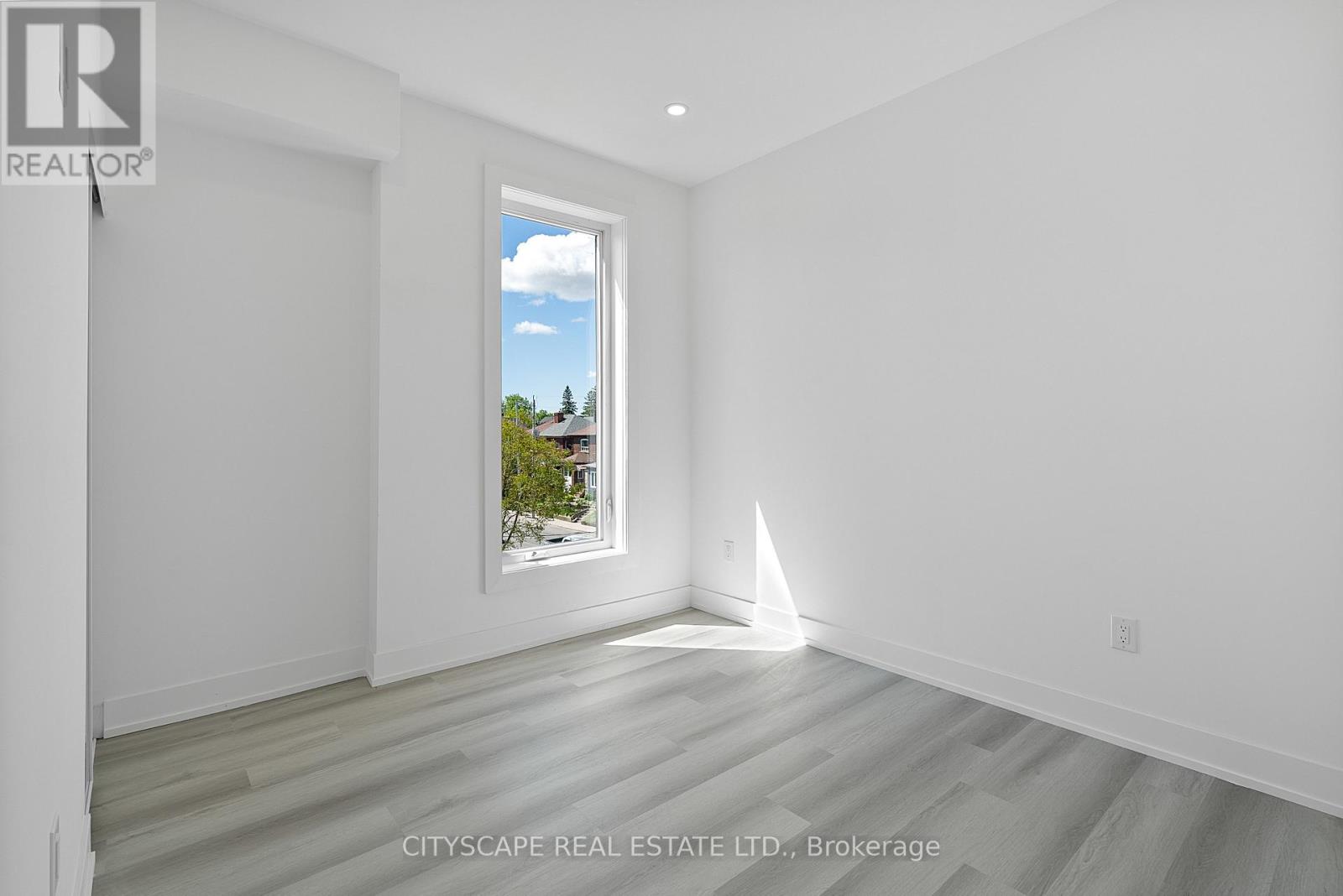 Upper #4 - 589 Oakwood Avenue, Toronto, Ontario  M6E 2X8 - Photo 11 - C13736106