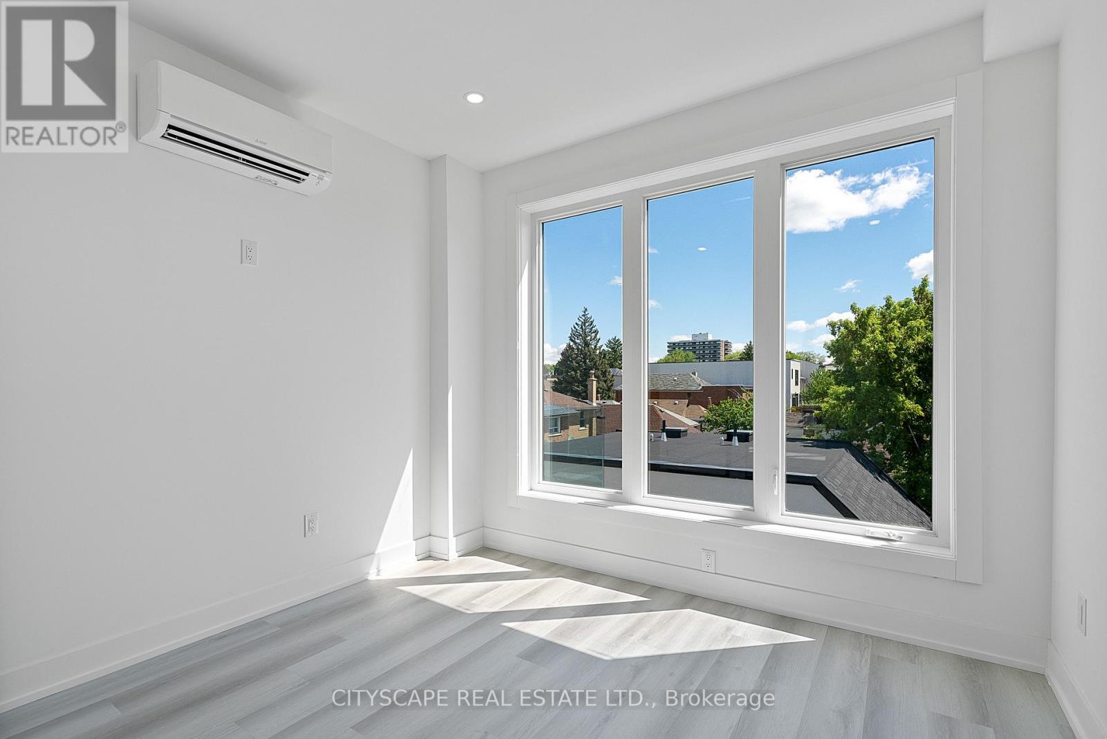 Upper #4 - 589 Oakwood Avenue, Toronto, Ontario  M6E 2X8 - Photo 13 - C13736106