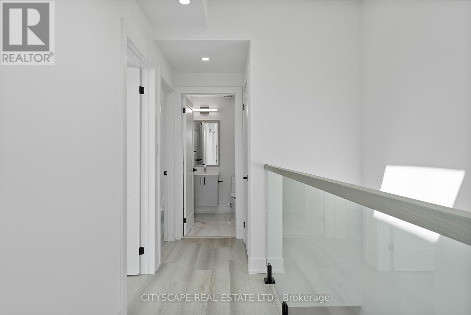 Upper #4 - 589 Oakwood Avenue, Toronto, Ontario  M6E 2X8 - Photo 15 - C13736106