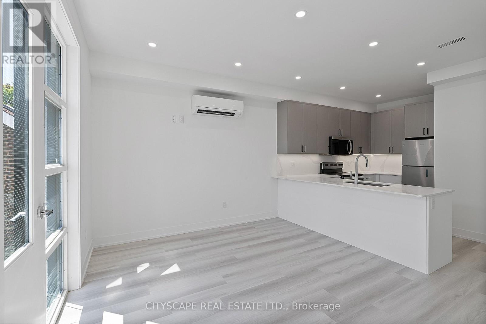 Upper #4 - 589 Oakwood Avenue, Toronto, Ontario  M6E 2X8 - Photo 27 - C13736106