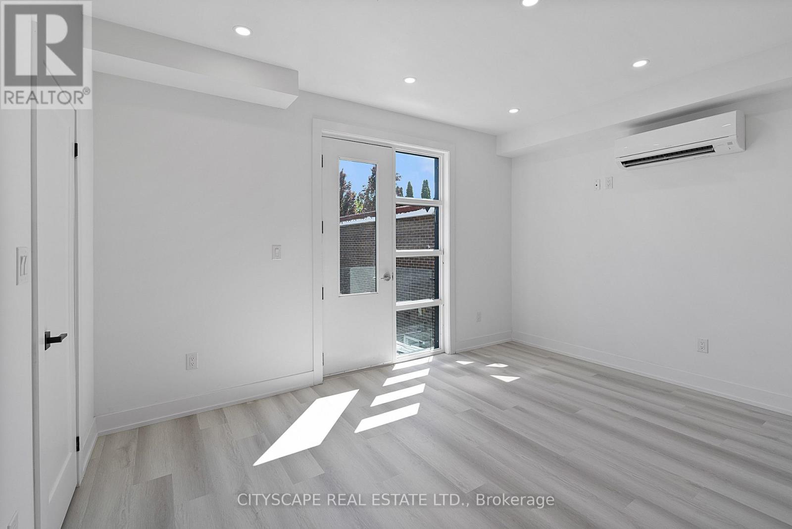 Upper #4 - 589 Oakwood Avenue, Toronto, Ontario  M6E 2X8 - Photo 29 - C13736106