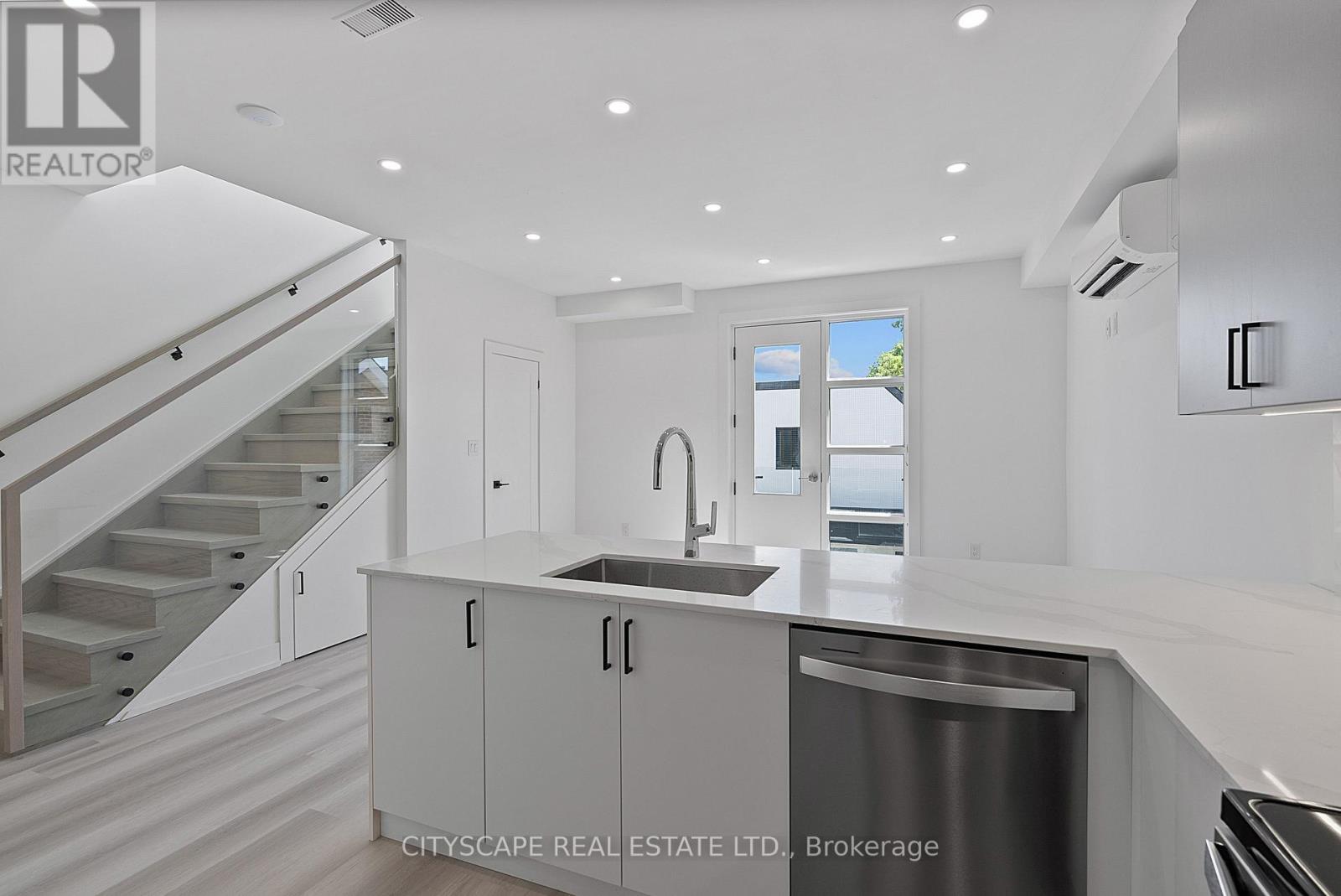 Upper #4 - 589 Oakwood Avenue, Toronto, Ontario  M6E 2X8 - Photo 20 - C13736106