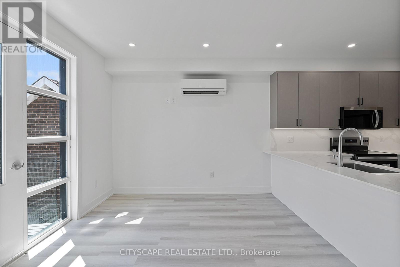 Upper #4 - 589 Oakwood Avenue, Toronto, Ontario  M6E 2X8 - Photo 28 - C13736106