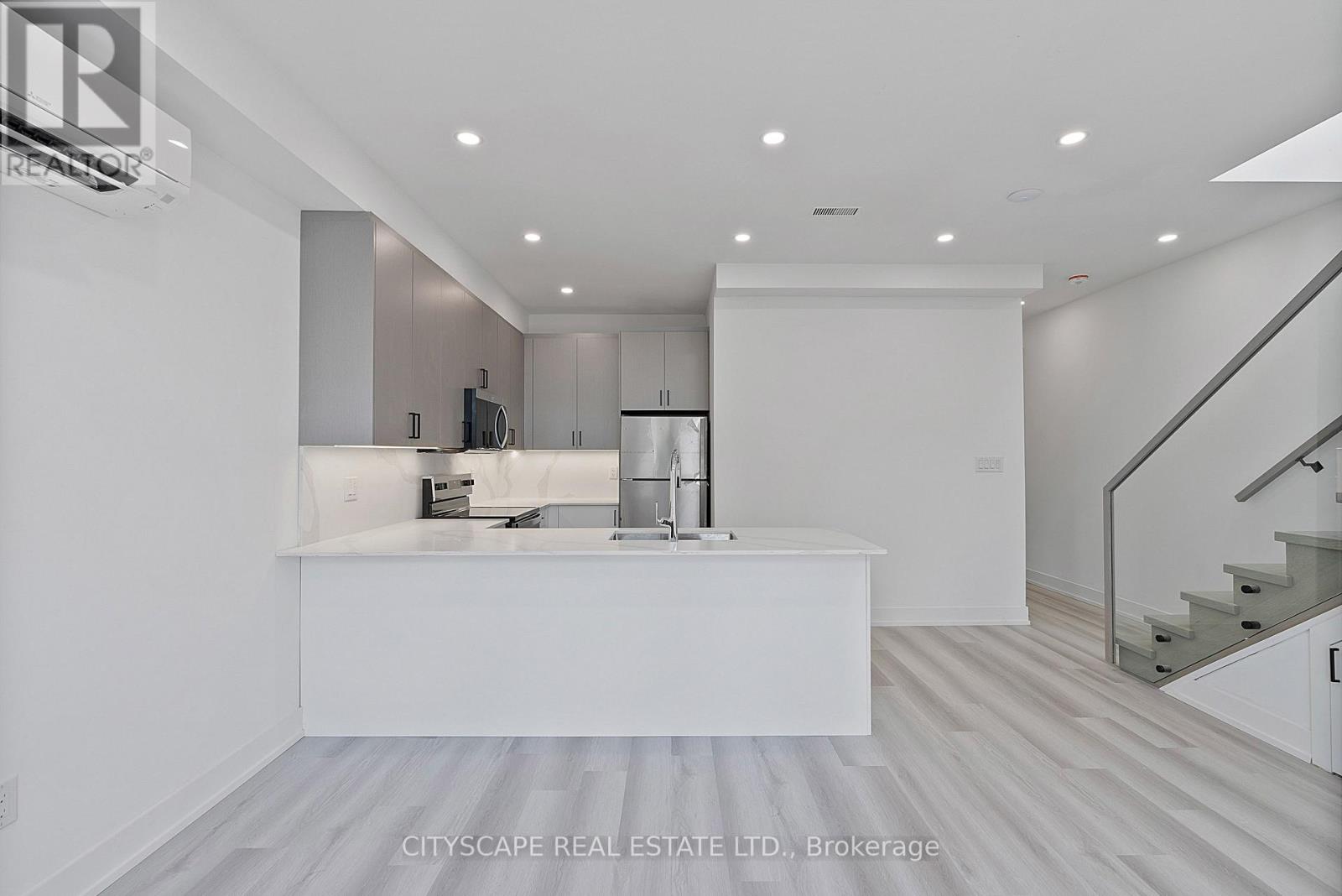 Upper #4 - 589 Oakwood Avenue, Toronto, Ontario  M6E 2X8 - Photo 26 - C13736106