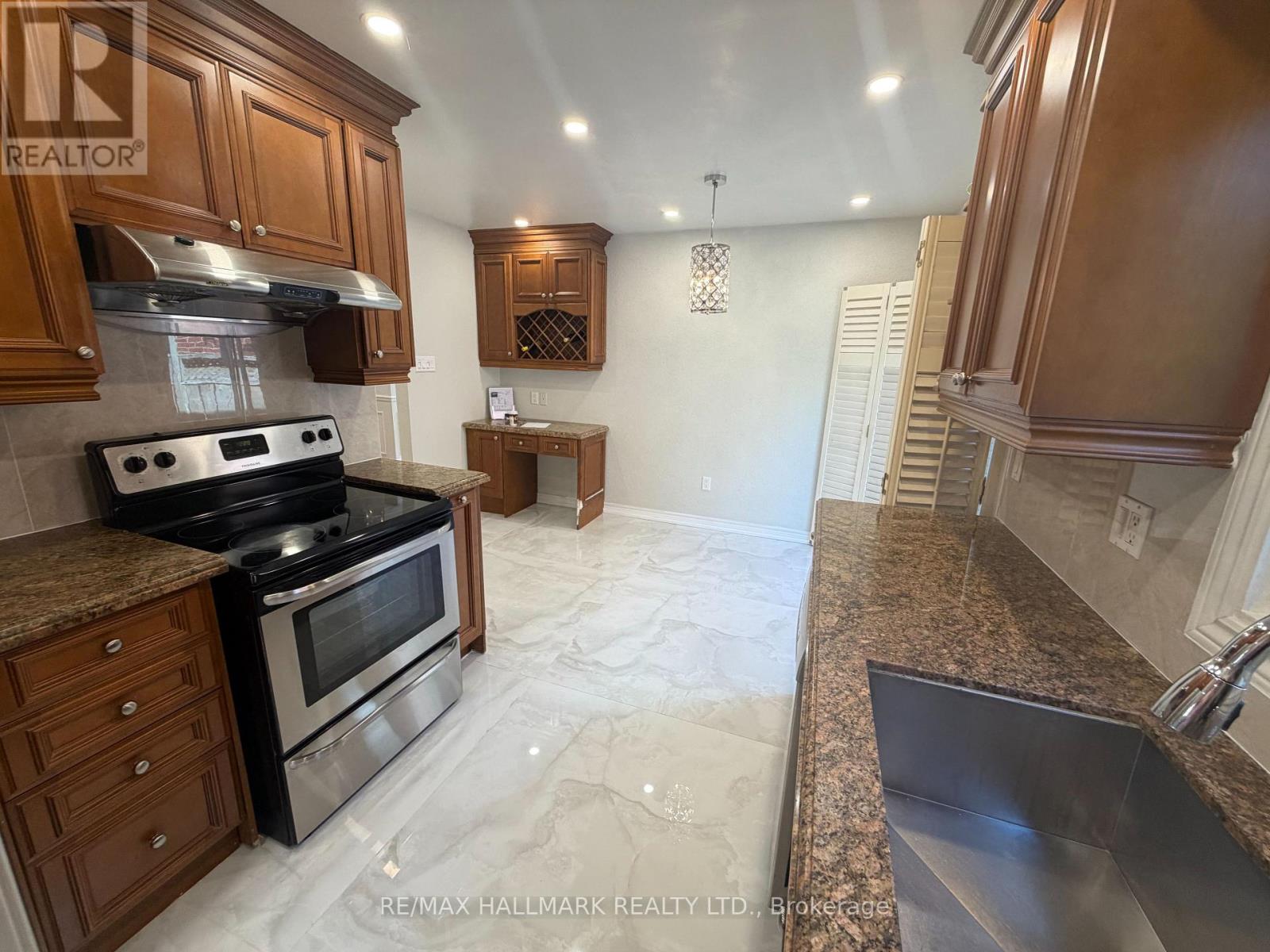 27 Pugsley Avenue, Richmond Hill, Ontario  L4C 8V2 - Photo 8 - N13713186