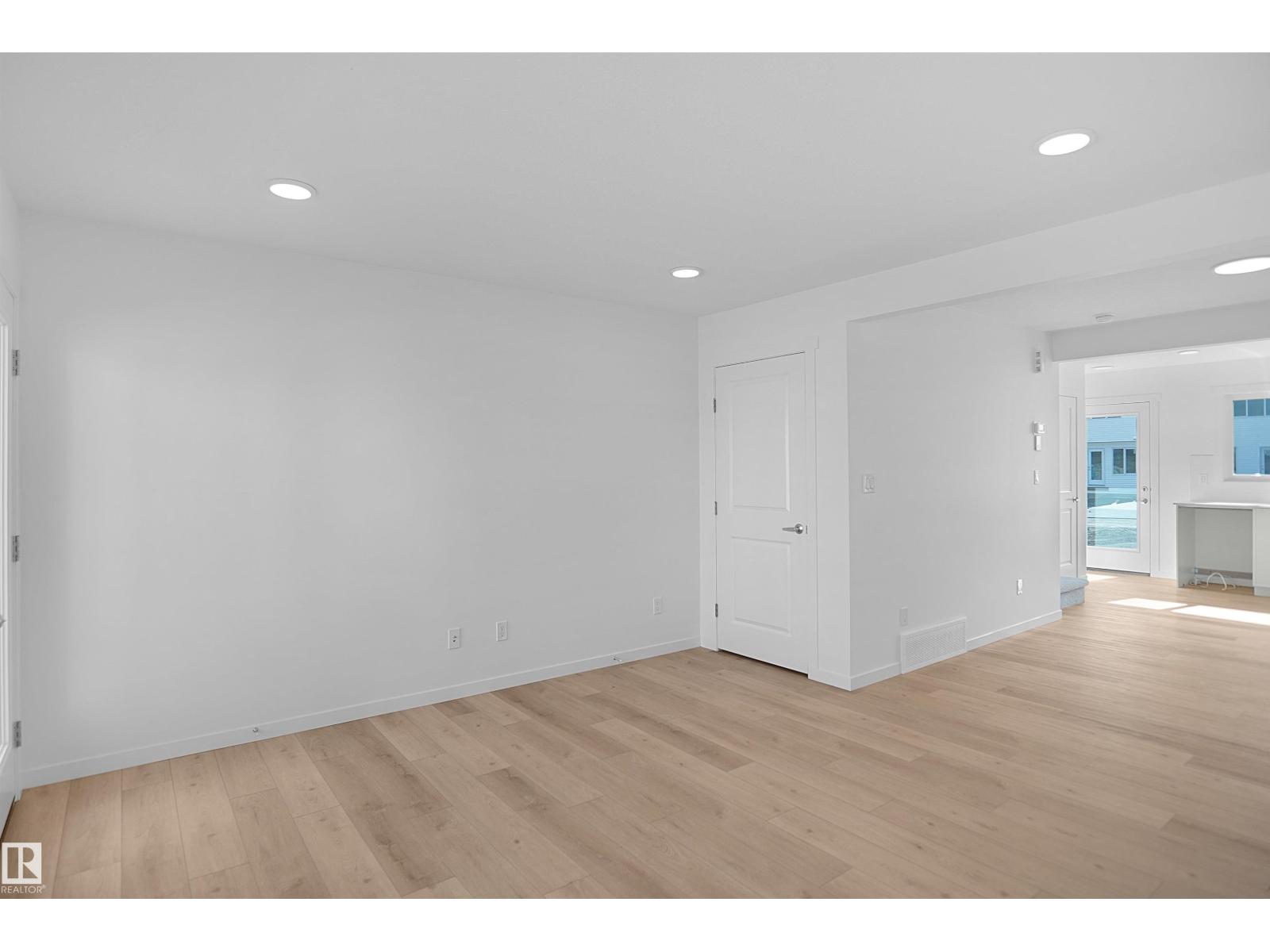 505 177 Av NE, Edmonton, Alberta  T5Y 4K2 - Photo 3 - E4481931