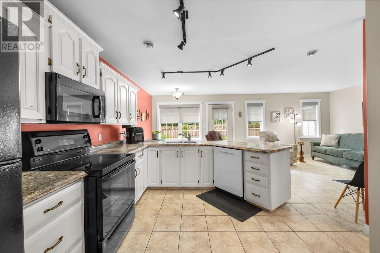 15 Oakland Drive, Charlottetown, Prince Edward Island  C1C 1M9 - Photo 4 - 202622610