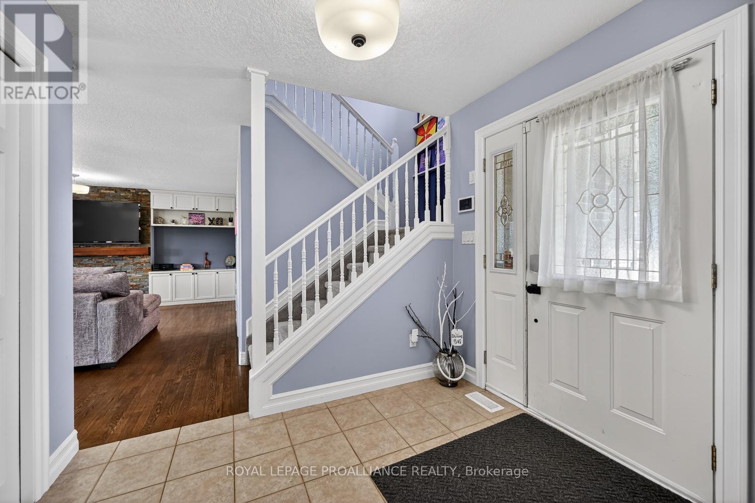 1014 Crestwood Drive, Brockville, Ontario K6V 7N1 - Photo 4 - X13754112