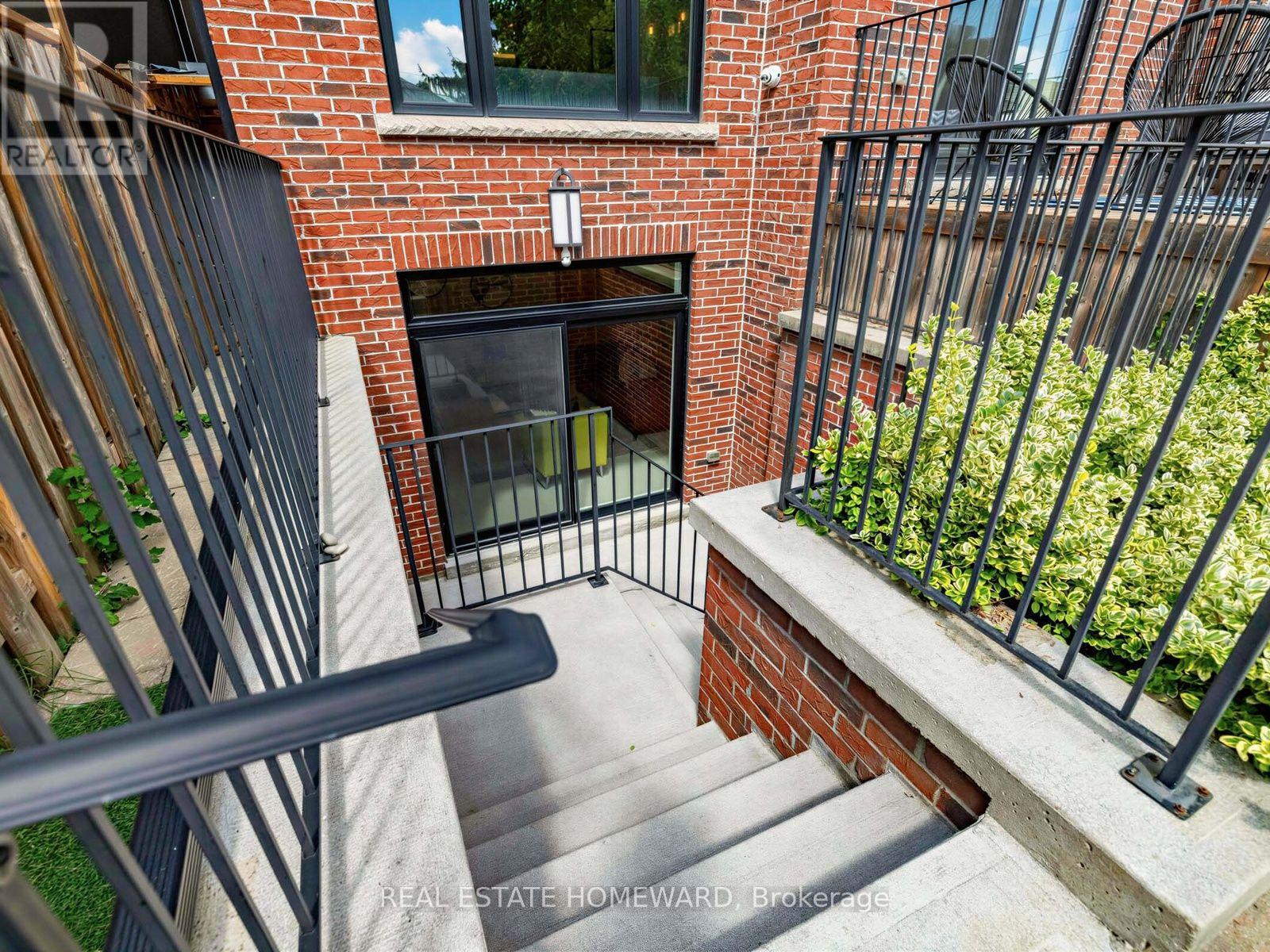 553 Broadway Avenue, Toronto, Ontario M4G 2S2 - Photo 37 - C13753904