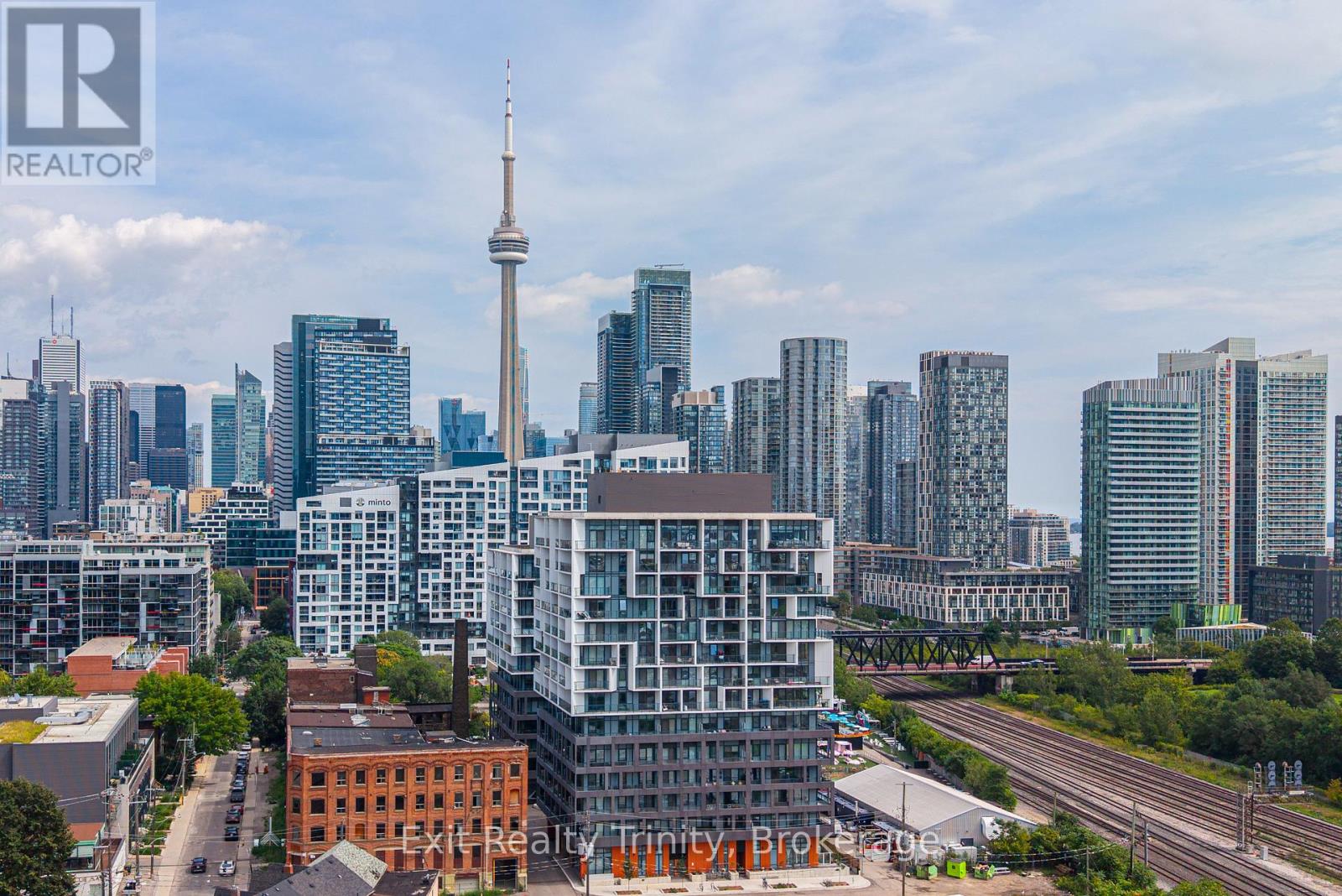 9 TECUMSETH STREET, Toronto, Ontario