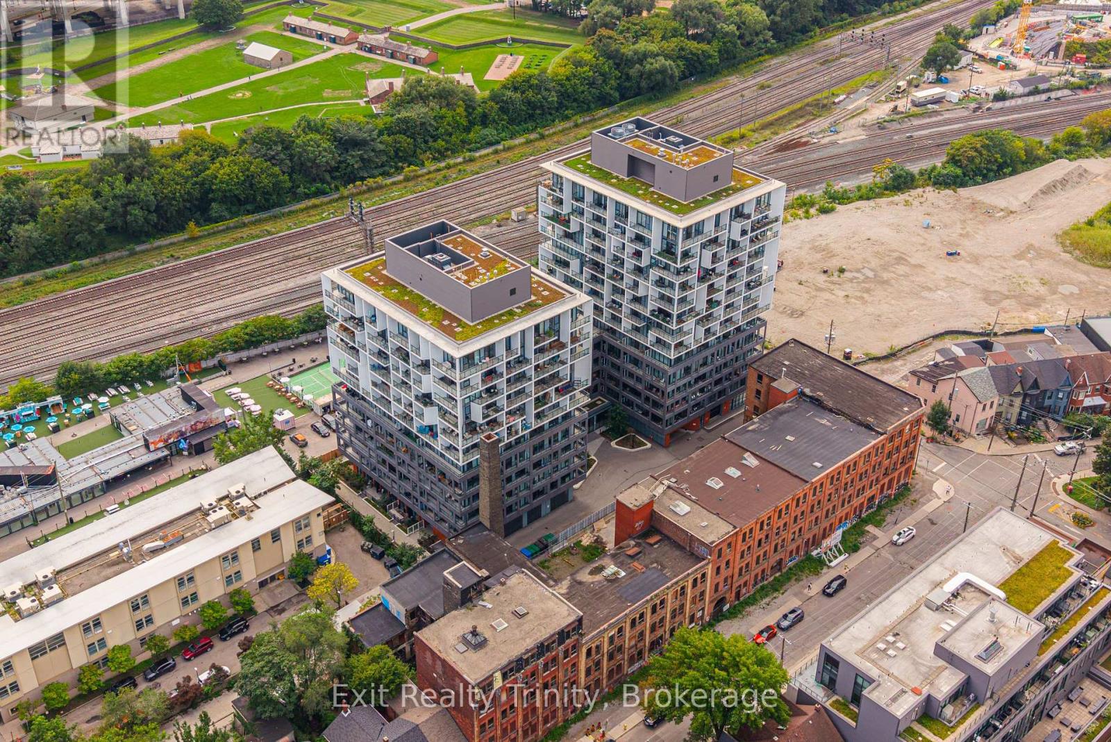 9 Tecumseth Street, Toronto, Ontario  M5V 0S5 - Photo 2 - C13754028