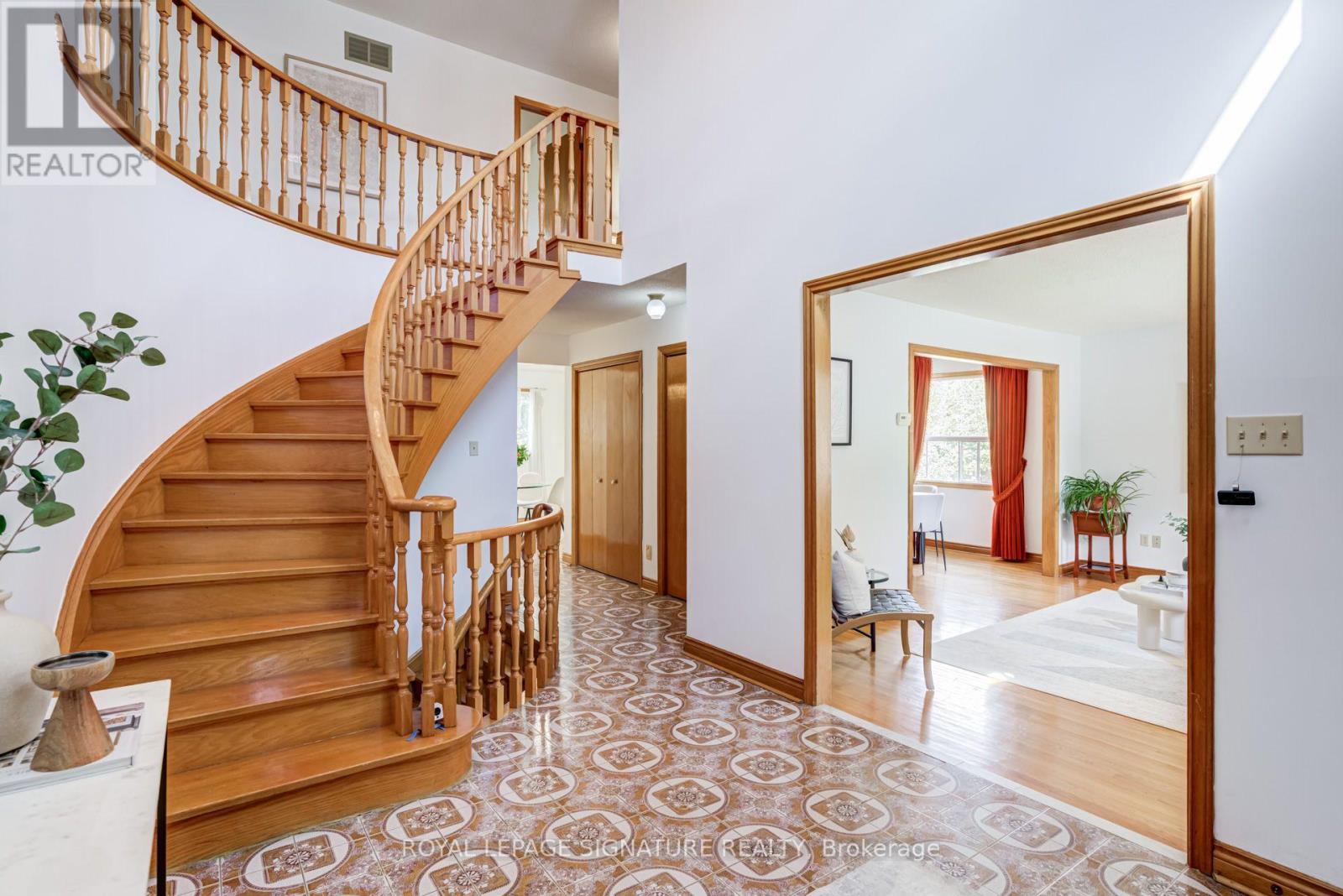 18 Parravano Court, Toronto, Ontario  M2R 3S8 - Photo 2 - C13754088