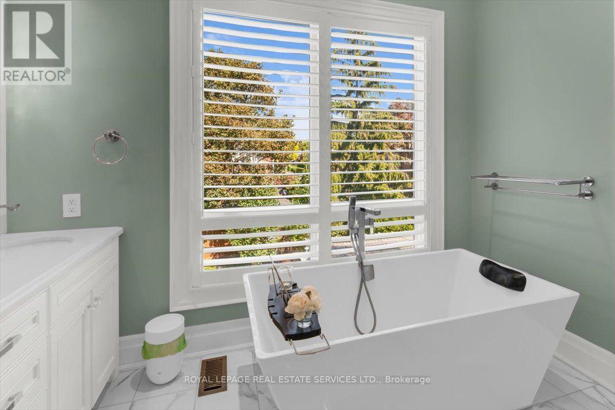 40 Divadale Drive, Toronto, Ontario  M4G 2N9 - Photo 29 - C13754186