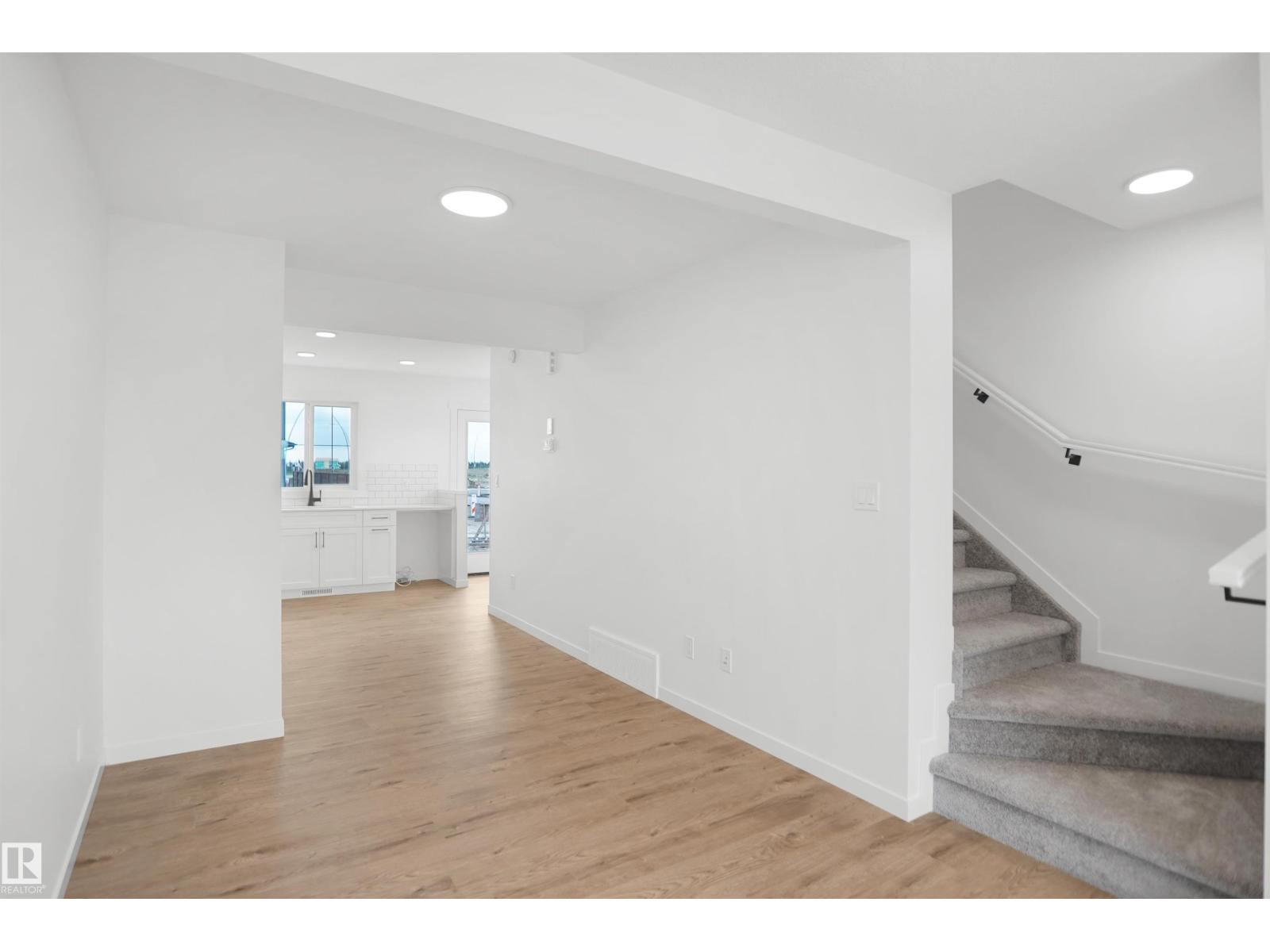 503 177 Av NE, Edmonton, Alberta  T5Y 4K2 - Photo 5 - E4494661