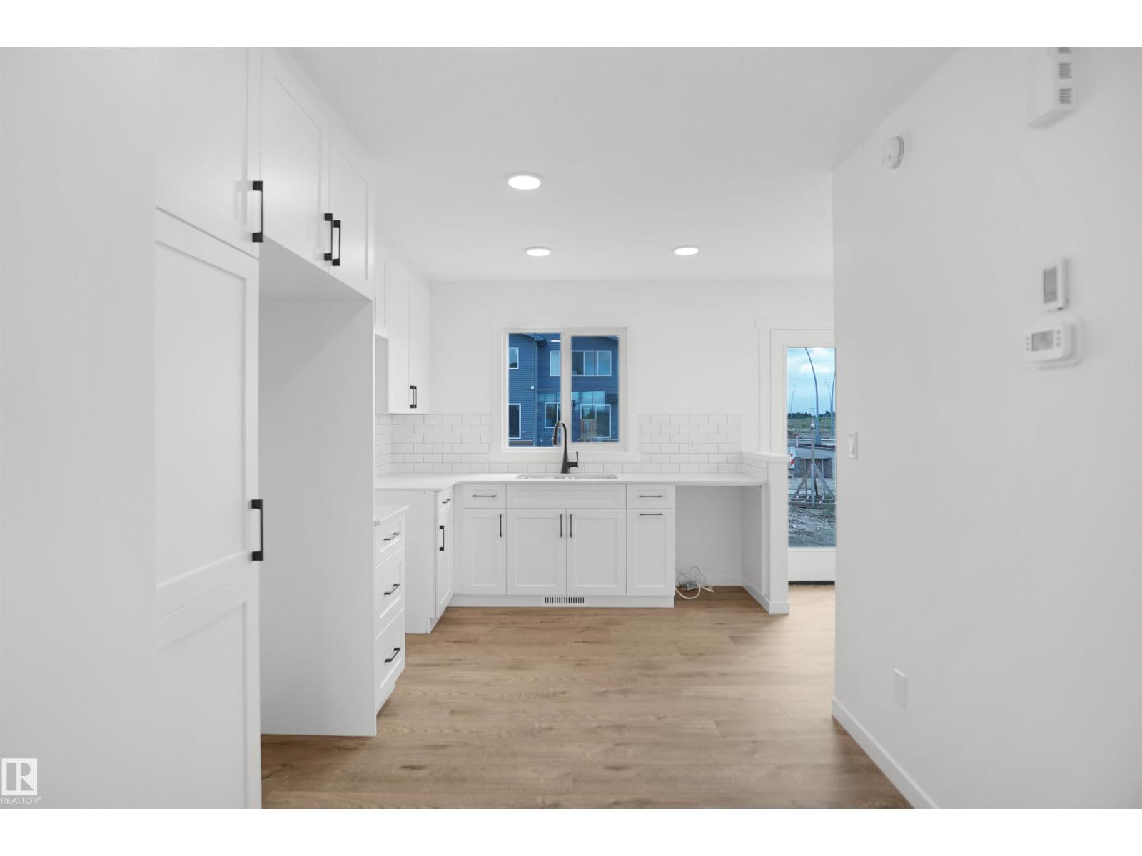 503 177 Av NE, Edmonton, Alberta  T5Y 4K2 - Photo 7 - E4494661