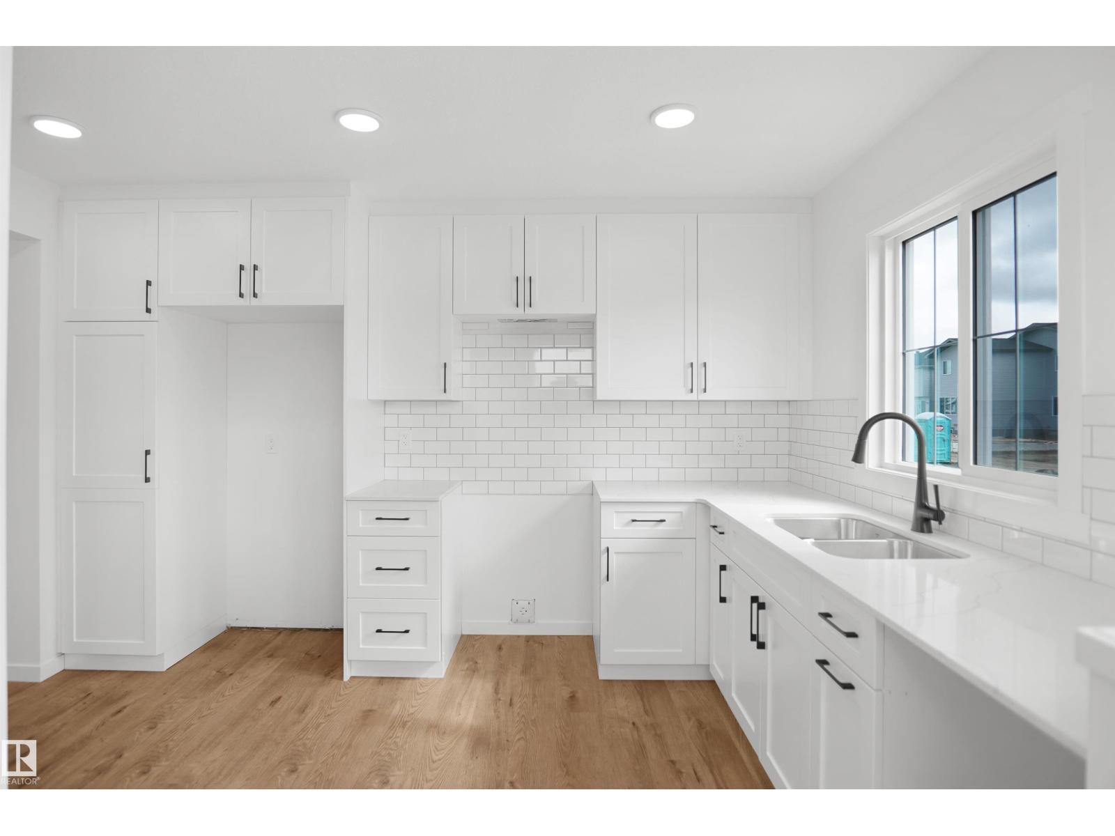 503 177 Av NE, Edmonton, Alberta  T5Y 4K2 - Photo 12 - E4494661