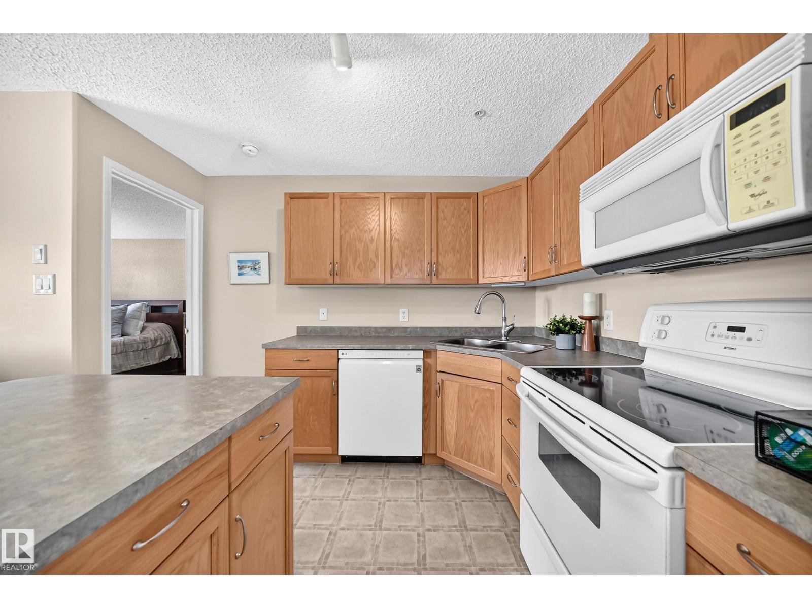 #204 16303 95 St NW, Edmonton, Alberta  T5Z 3V1 - Photo 4 - E4506702
