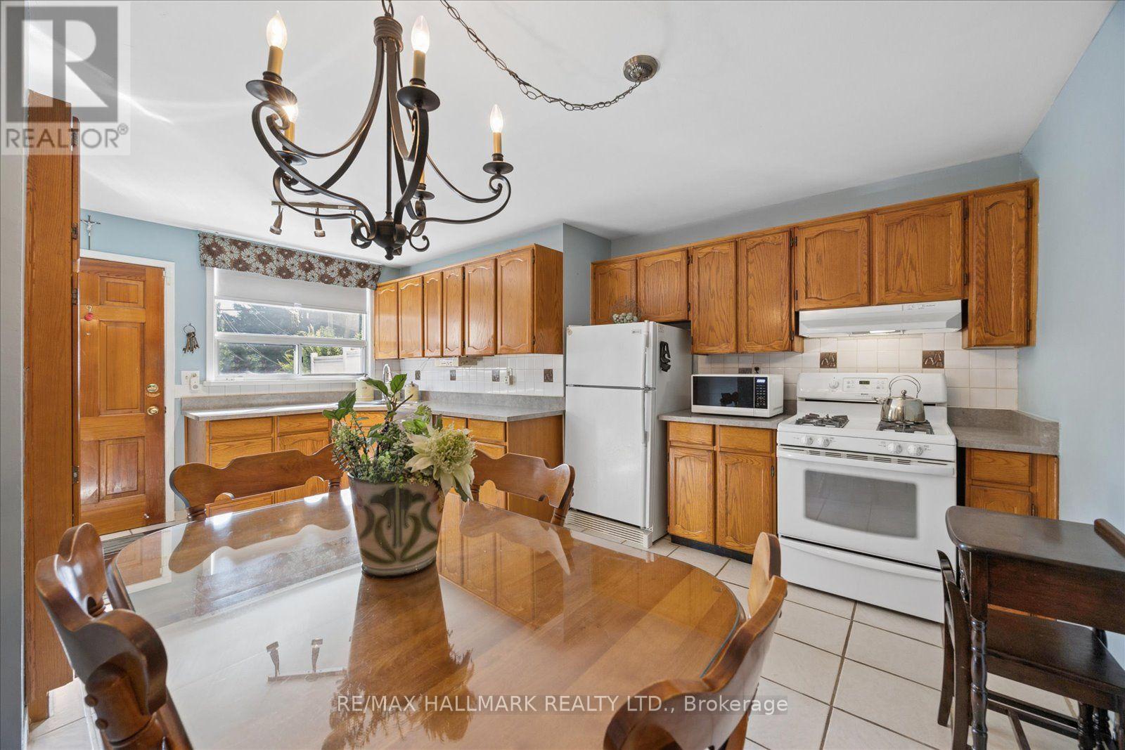 69 Alton Avenue, Toronto, Ontario  M4L 2M3 - Photo 14 - E13753978