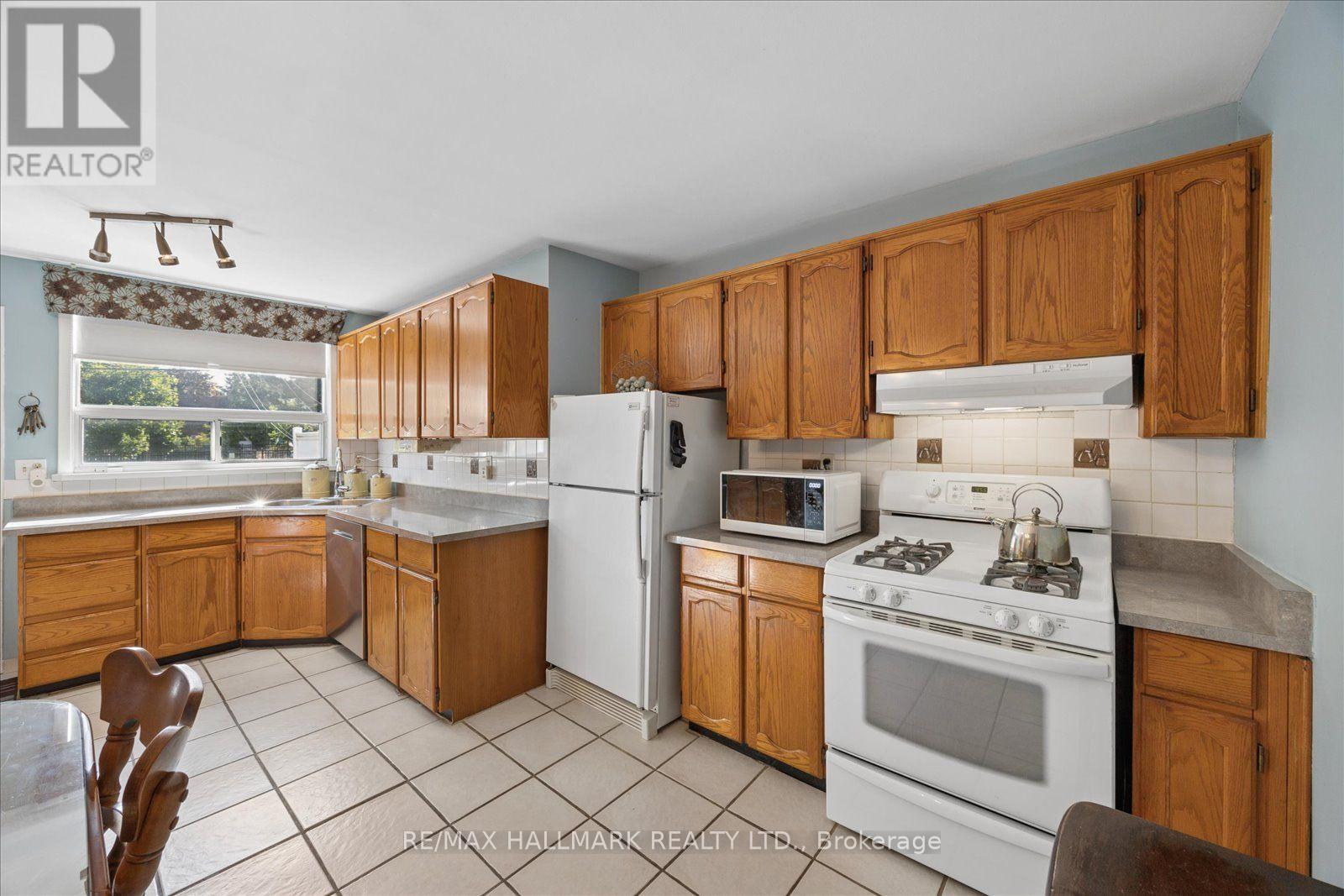 69 Alton Avenue, Toronto, Ontario  M4L 2M3 - Photo 15 - E13753978