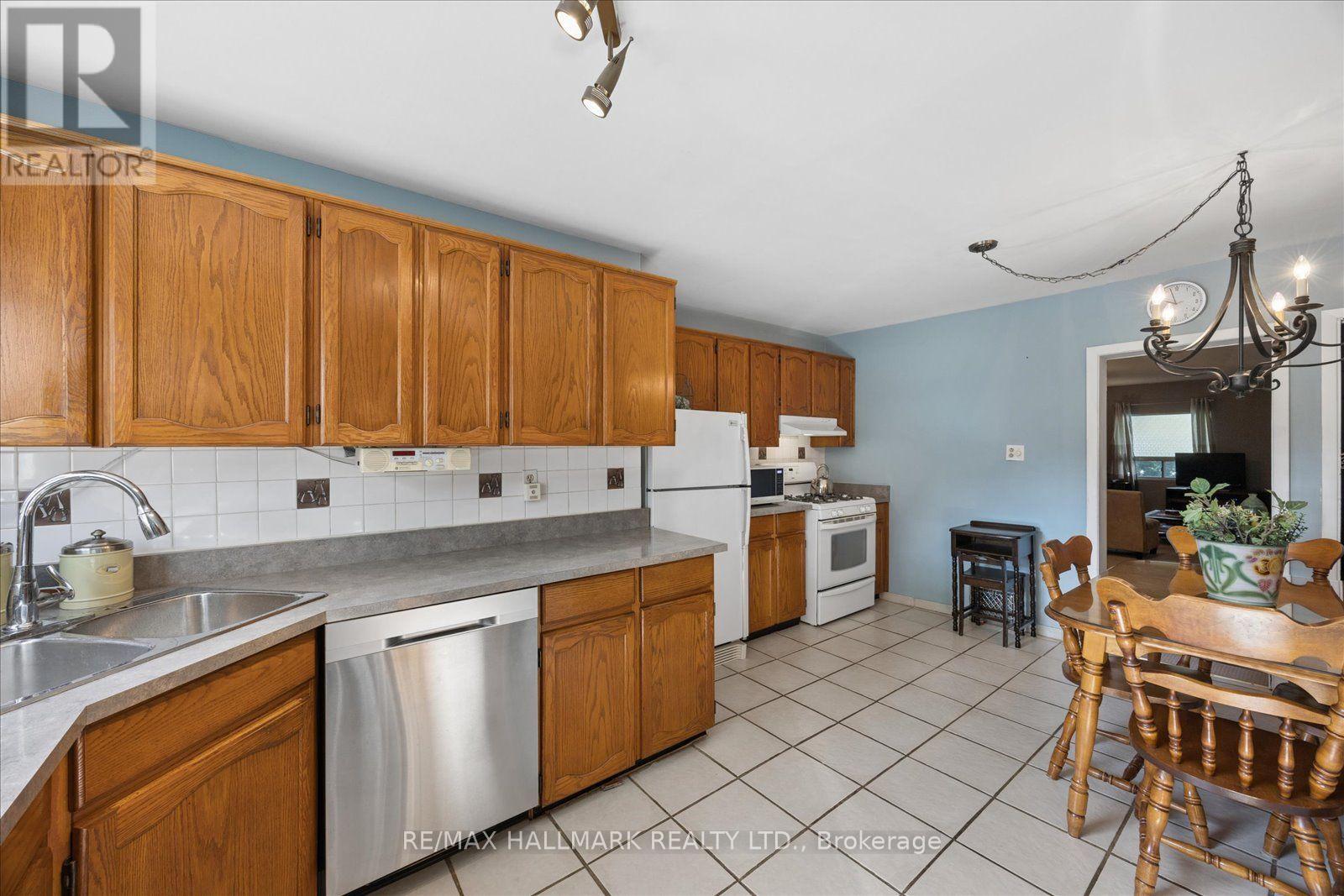 69 Alton Avenue, Toronto, Ontario  M4L 2M3 - Photo 17 - E13753978
