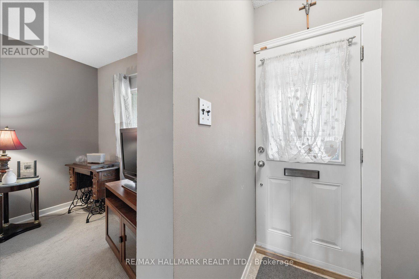 69 Alton Avenue, Toronto, Ontario  M4L 2M3 - Photo 7 - E13753978