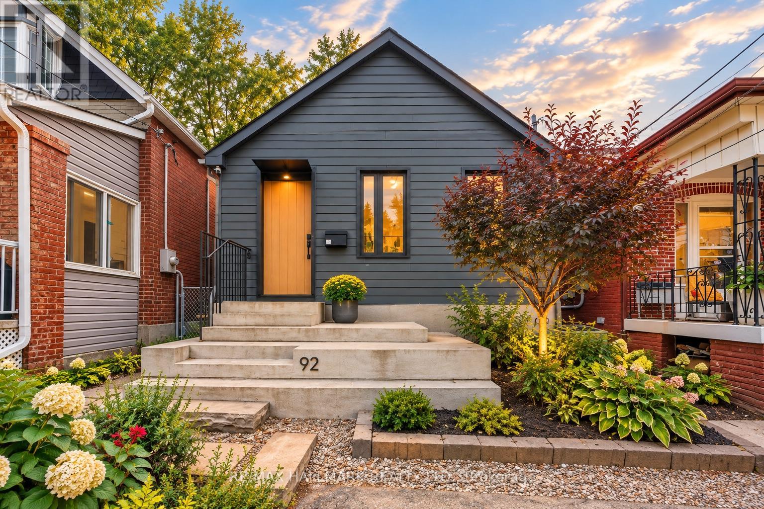 92 CHISHOLM AVENUE, Toronto, Ontario