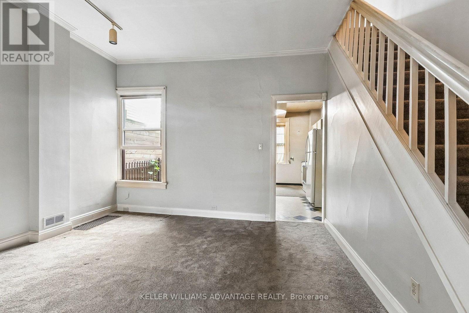32 Dingwall Avenue E, Toronto, Ontario M4J 1C3 - Photo 10 - E13754092