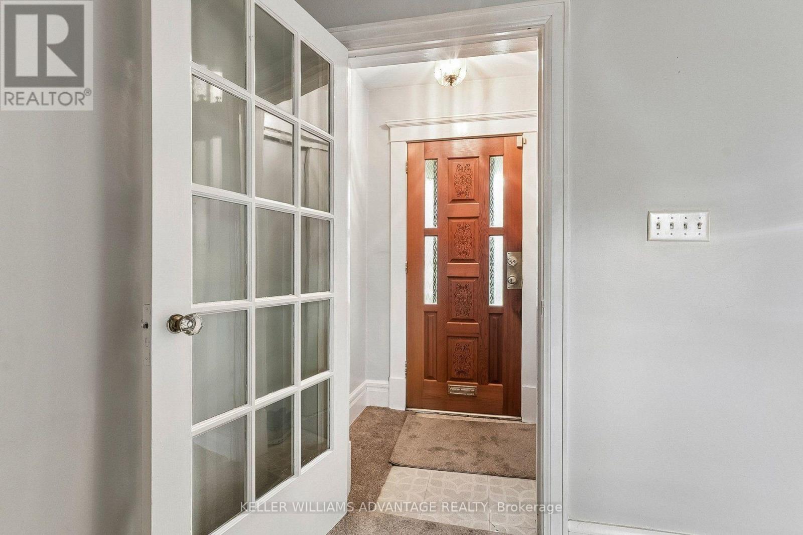 32 Dingwall Avenue E, Toronto, Ontario M4J 1C3 - Photo 4 - E13754092