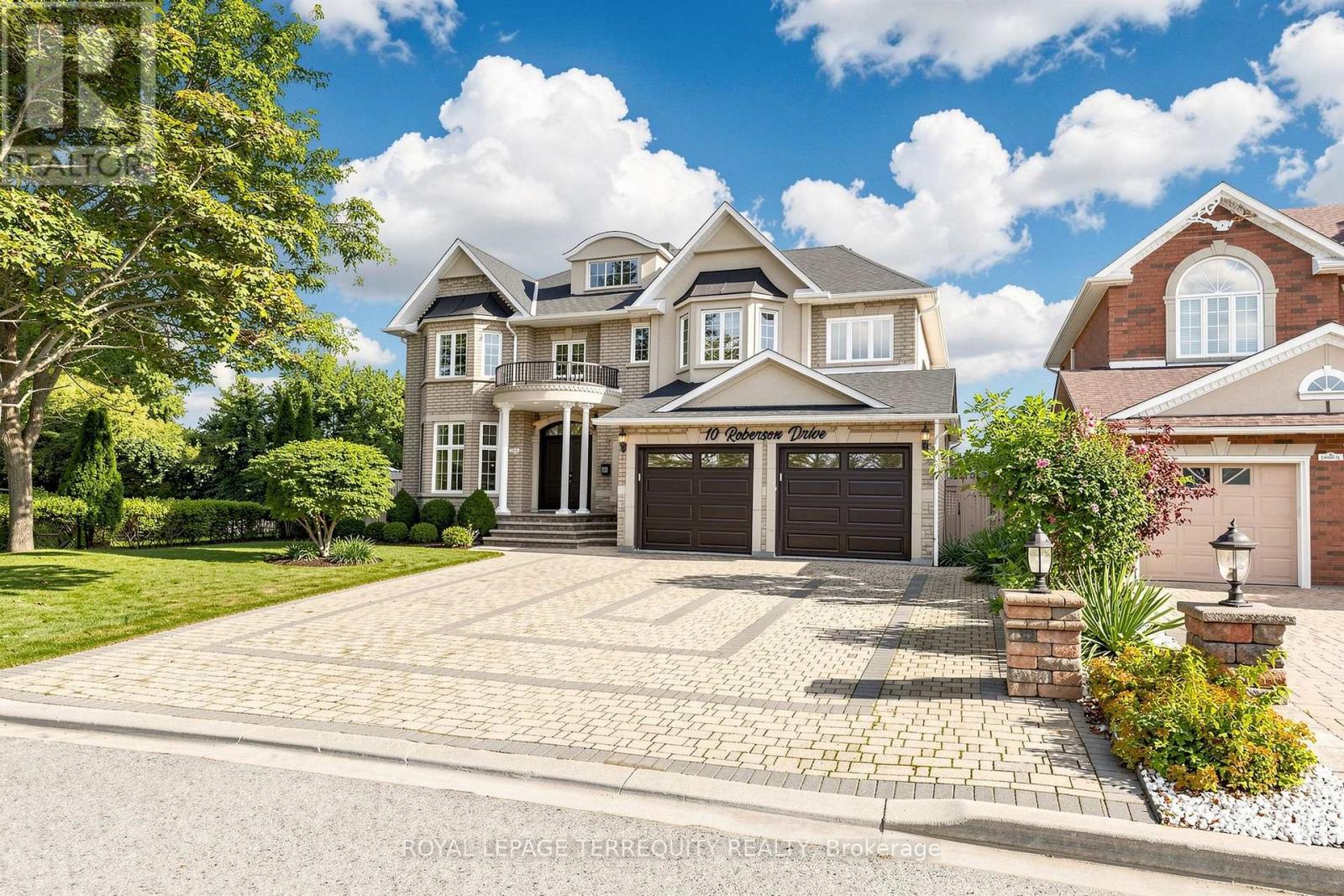 10 ROBERSON DRIVE, Ajax, Ontario