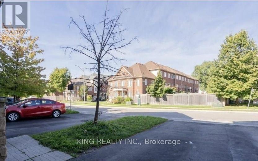 27 Denison Avenue, Brampton, Ontario  L6X 0H2 - Photo 4 - W13559052