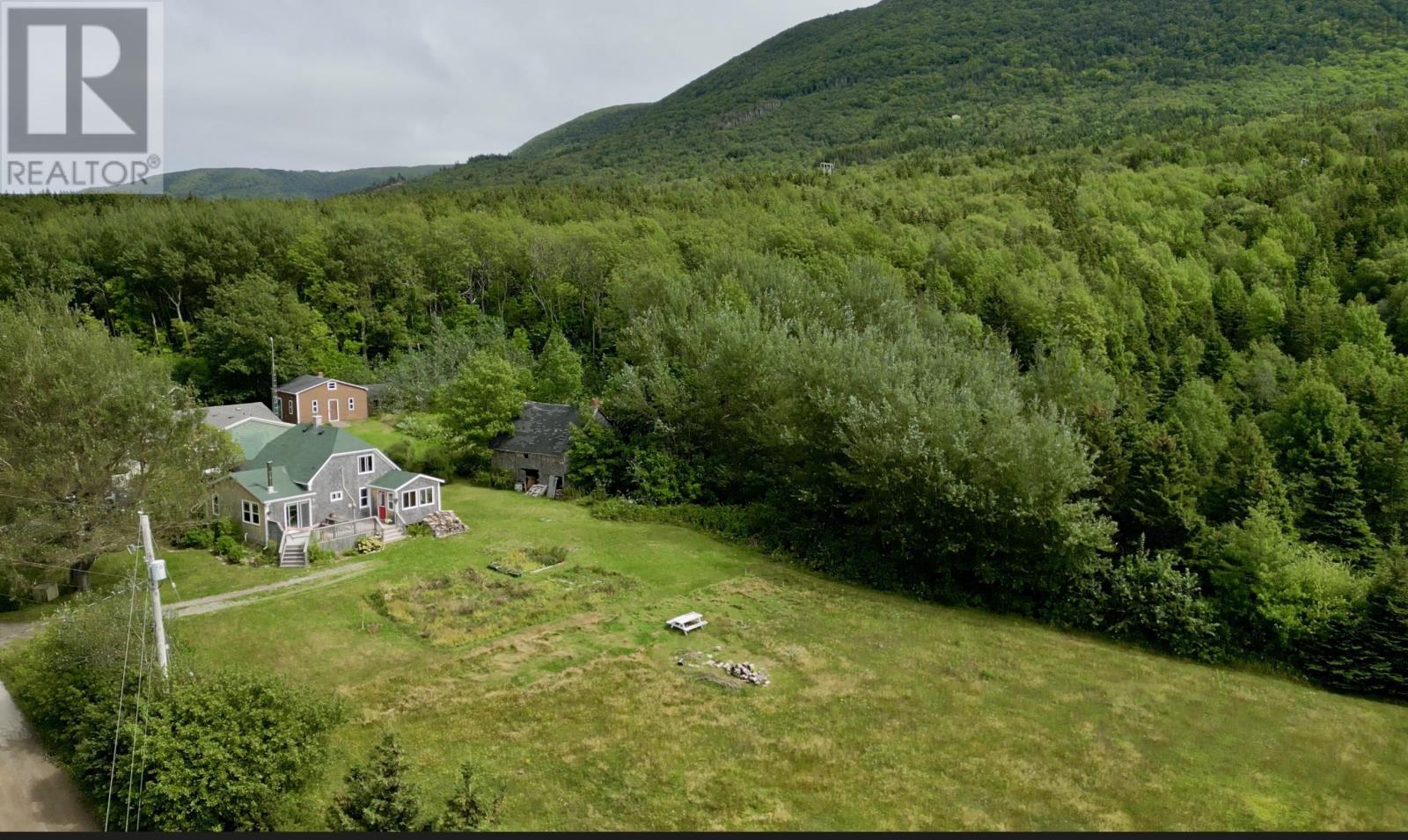 1286 Chemin Macgarry Road, Grand Étang, Nova Scotia  B0E 1L0 - Photo 3 - 202622544