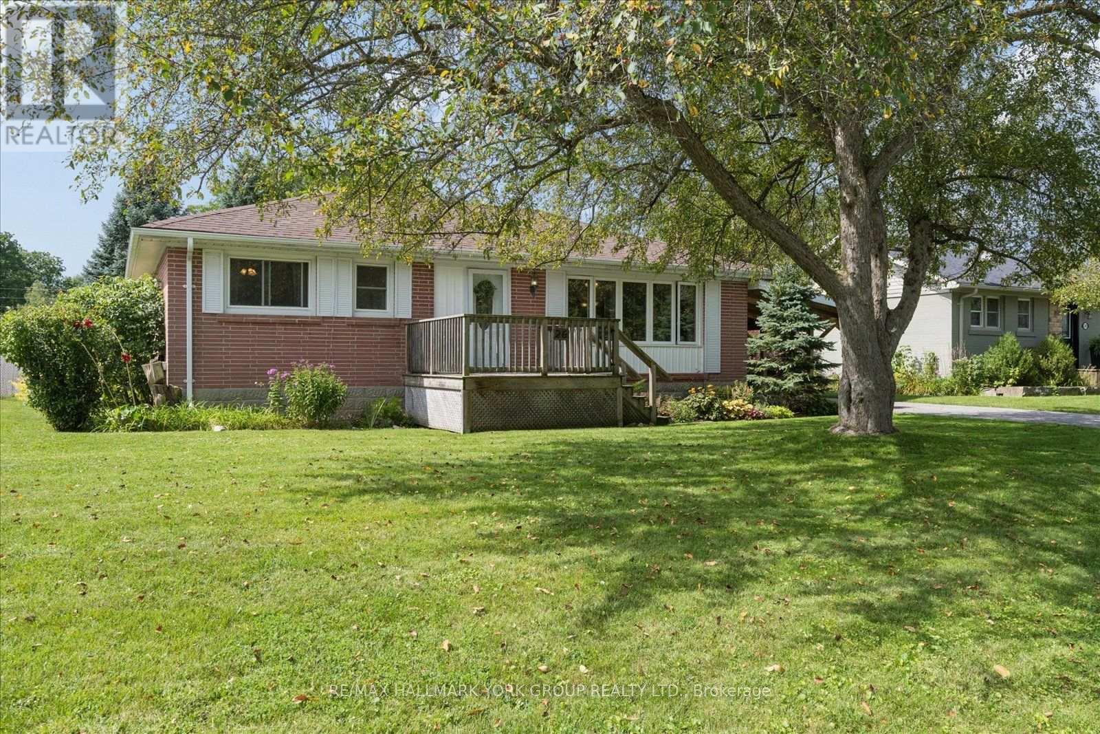 26 Georgina Street, Georgina, Ontario  L0E 1R0 - Photo 1 - N13754000
