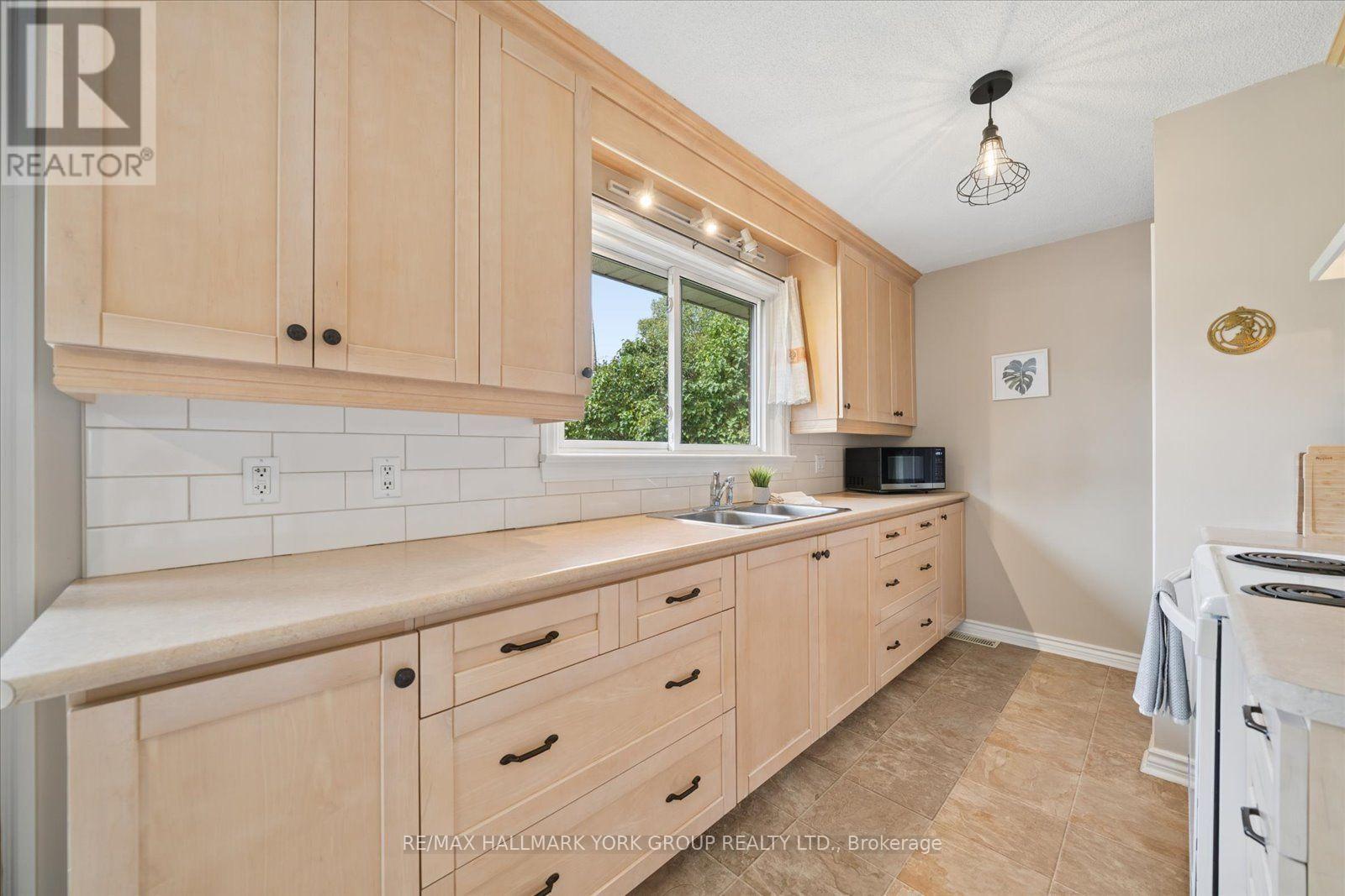 26 Georgina Street, Georgina, Ontario  L0E 1R0 - Photo 12 - N13754000