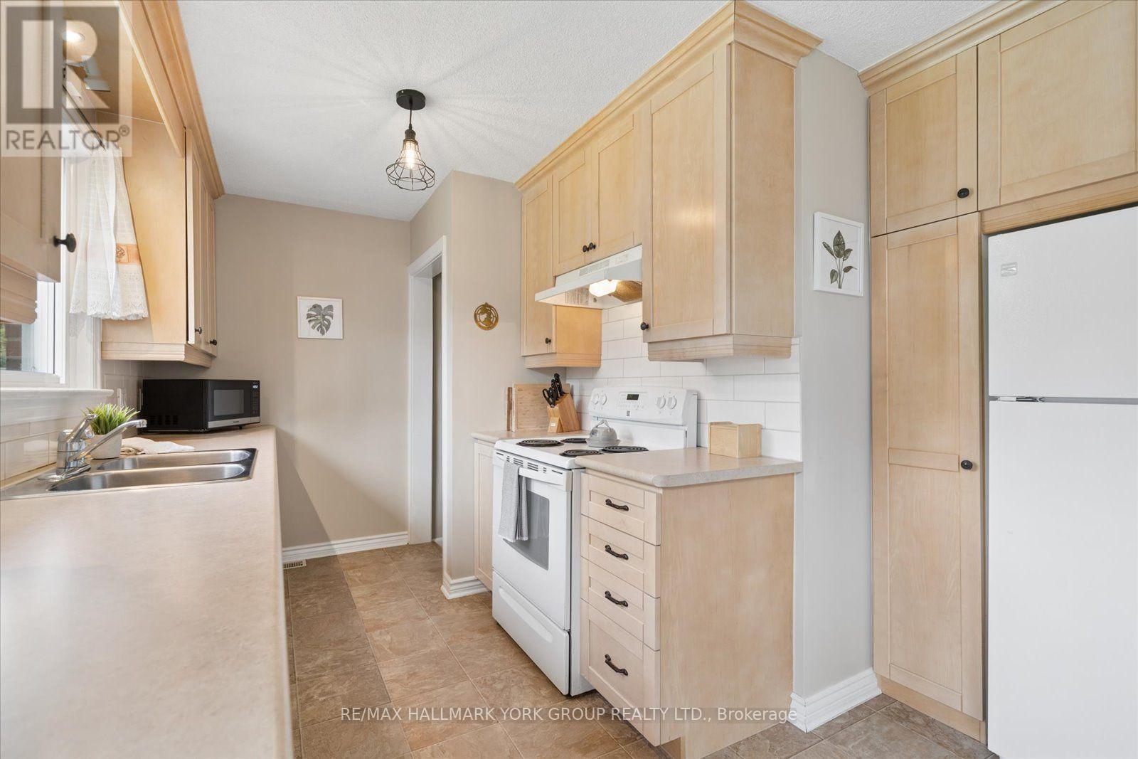 26 Georgina Street, Georgina, Ontario  L0E 1R0 - Photo 14 - N13754000