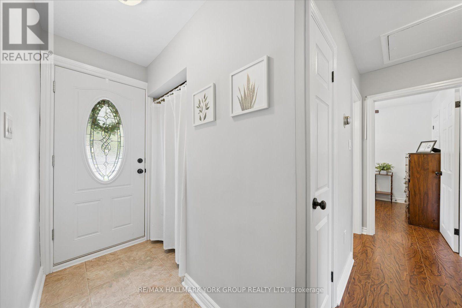 26 Georgina Street, Georgina, Ontario  L0E 1R0 - Photo 4 - N13754000