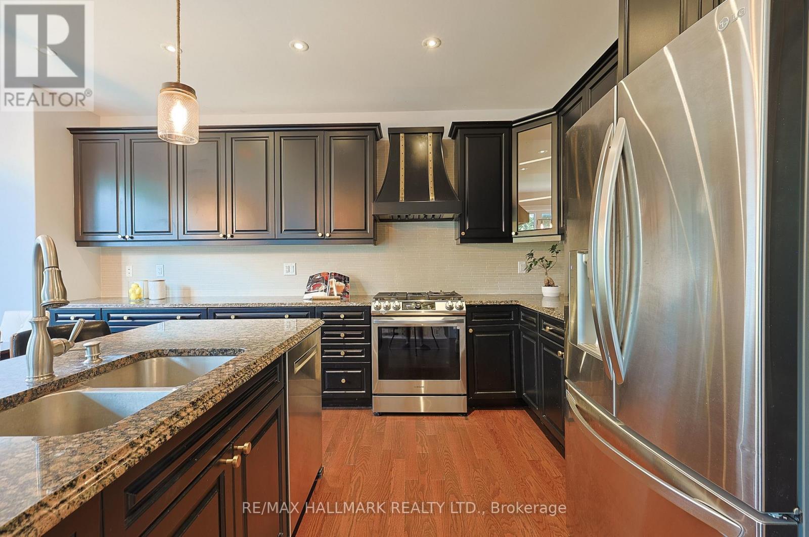 315 Thomas Phillips Drive, Aurora, Ontario  L4G 0T3 - Photo 14 - N13754036