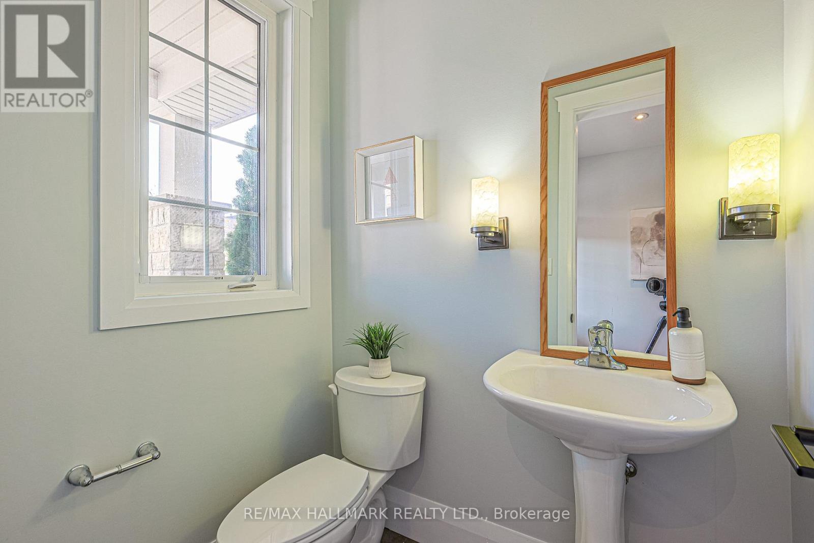 315 Thomas Phillips Drive, Aurora, Ontario  L4G 0T3 - Photo 5 - N13754036