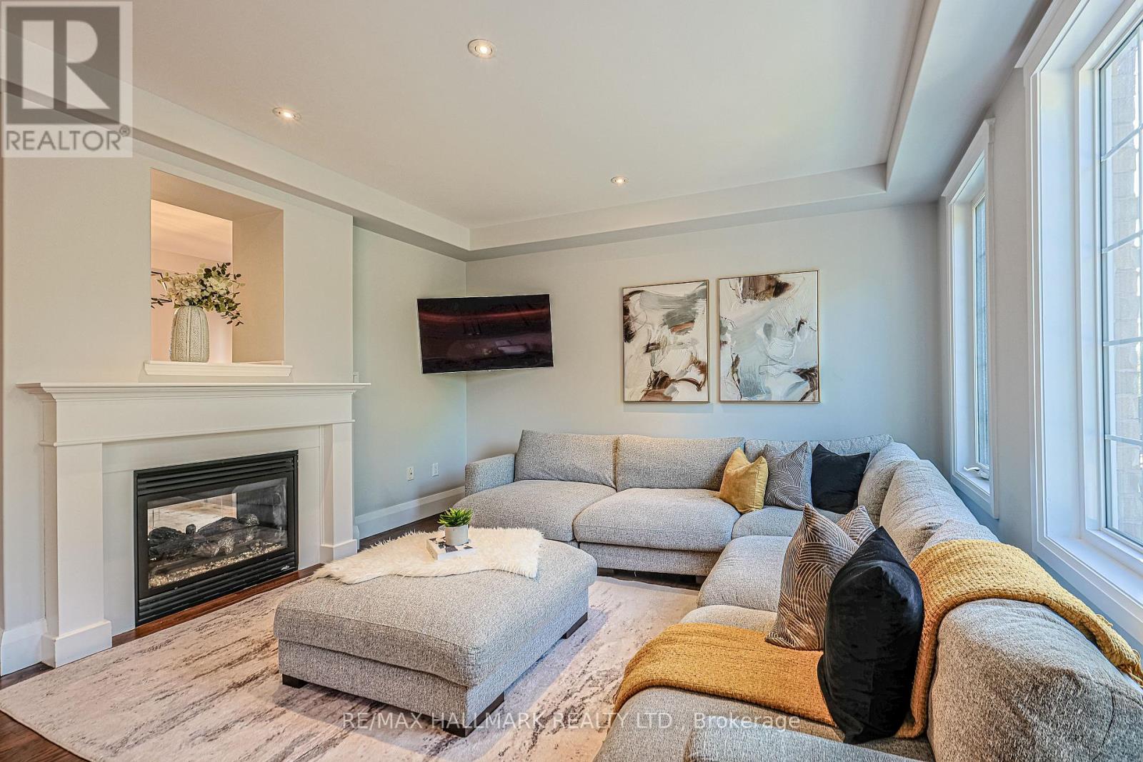 315 Thomas Phillips Drive, Aurora, Ontario  L4G 0T3 - Photo 9 - N13754036