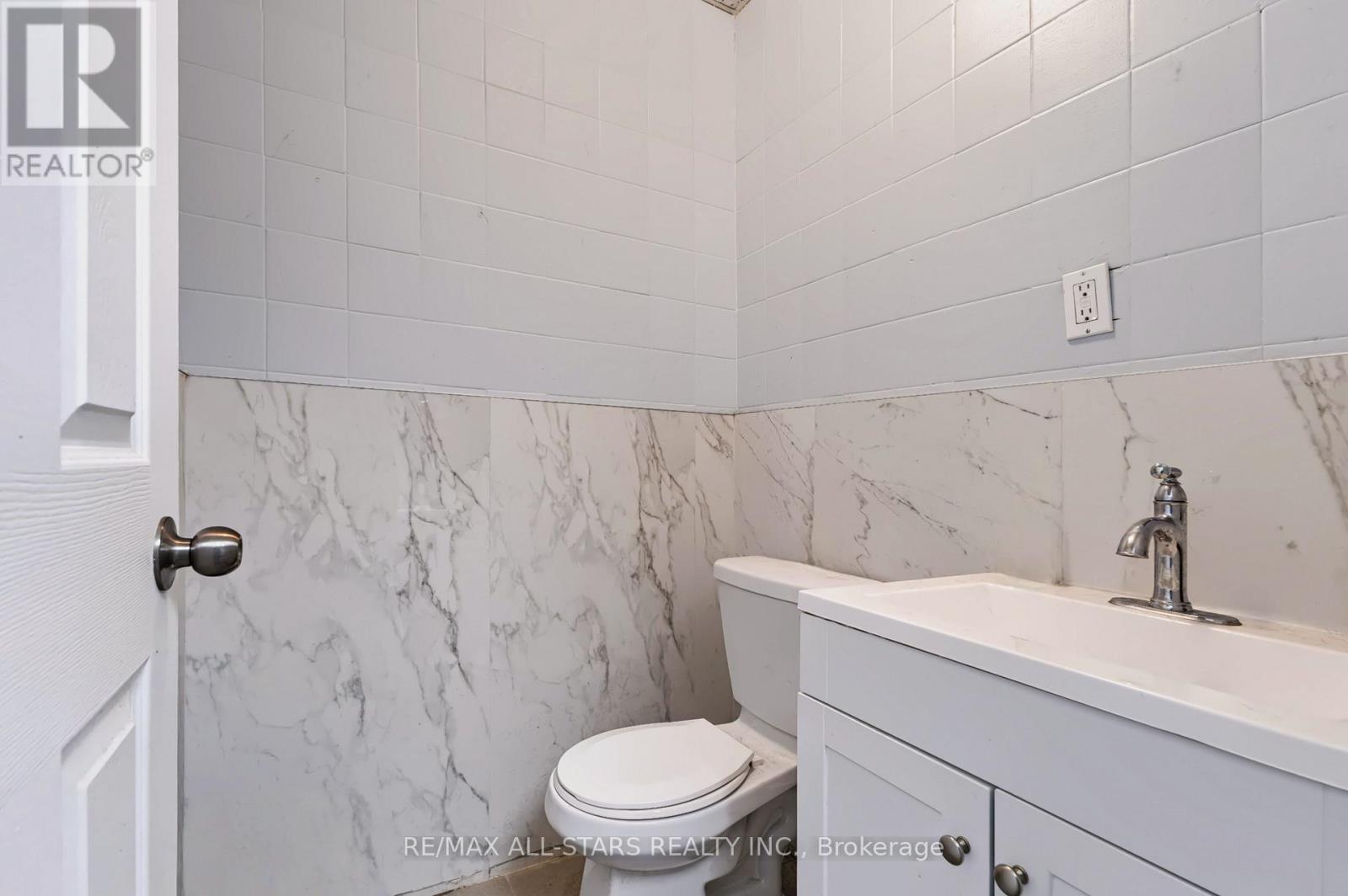 9 - 5 Vata Court, Aurora, Ontario  L4G 4B6 - Photo 11 - N13754140
