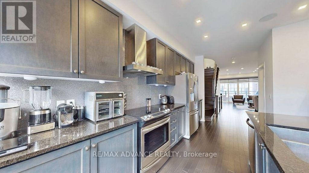167 Salterton Circle, Vaughan, Ontario  L6A 4Z1 - Photo 5 - N13754220