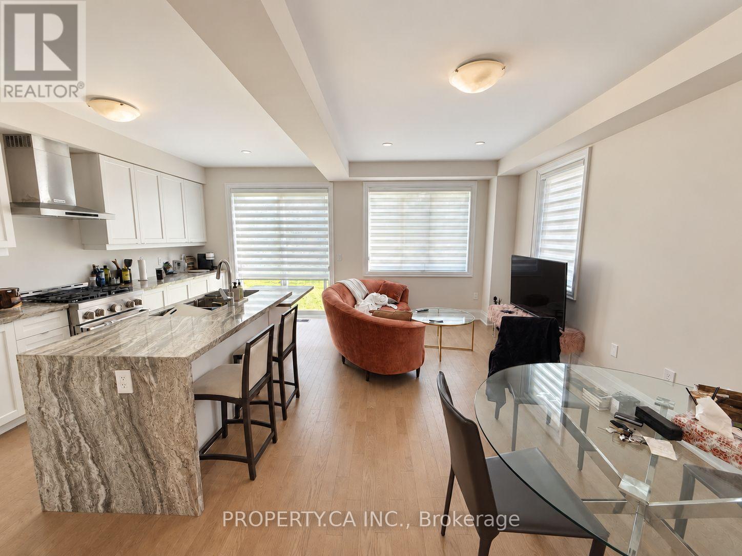 15 Schmeltzer Crescent, Richmond Hill, Ontario  L4E 1A2 - Photo 2 - N13754246