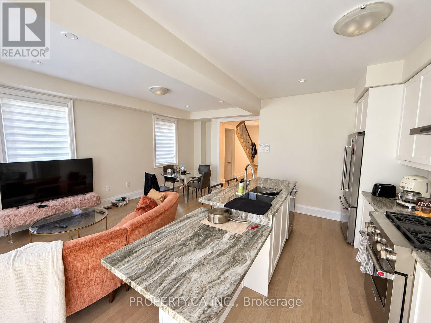 15 Schmeltzer Crescent, Richmond Hill, Ontario  L4E 1A2 - Photo 4 - N13754246