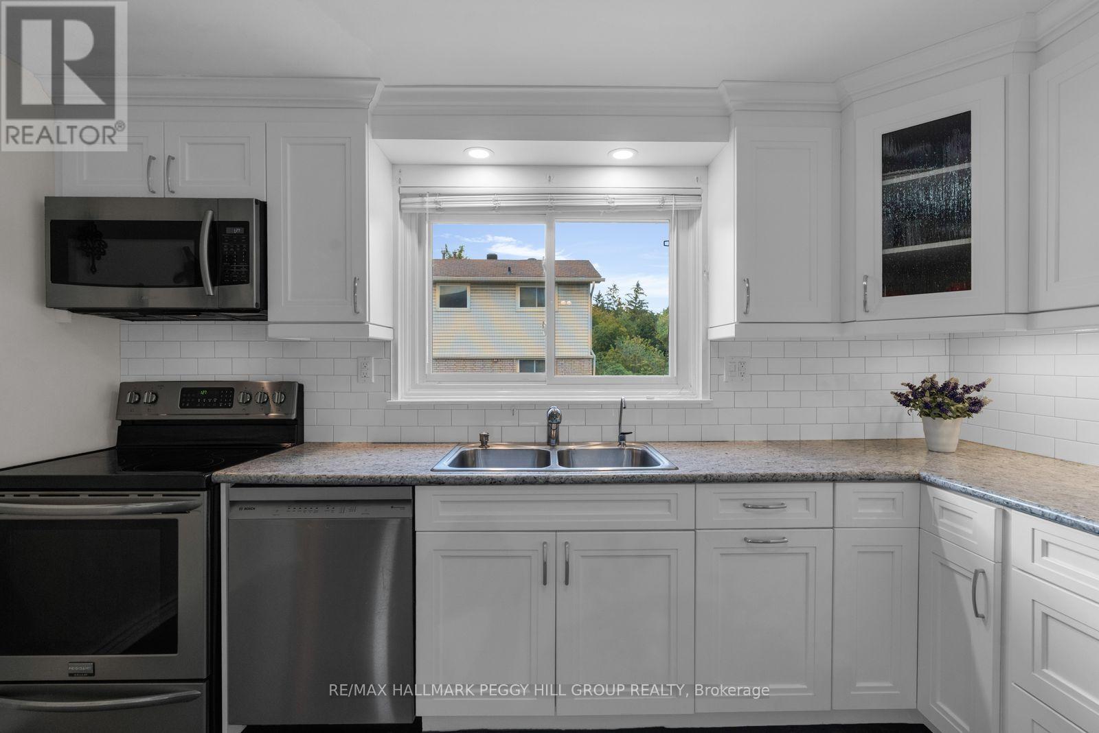 4 - 233 Innisfil Street, Barrie, Ontario  L4N 3E9 - Photo 3 - S13753816