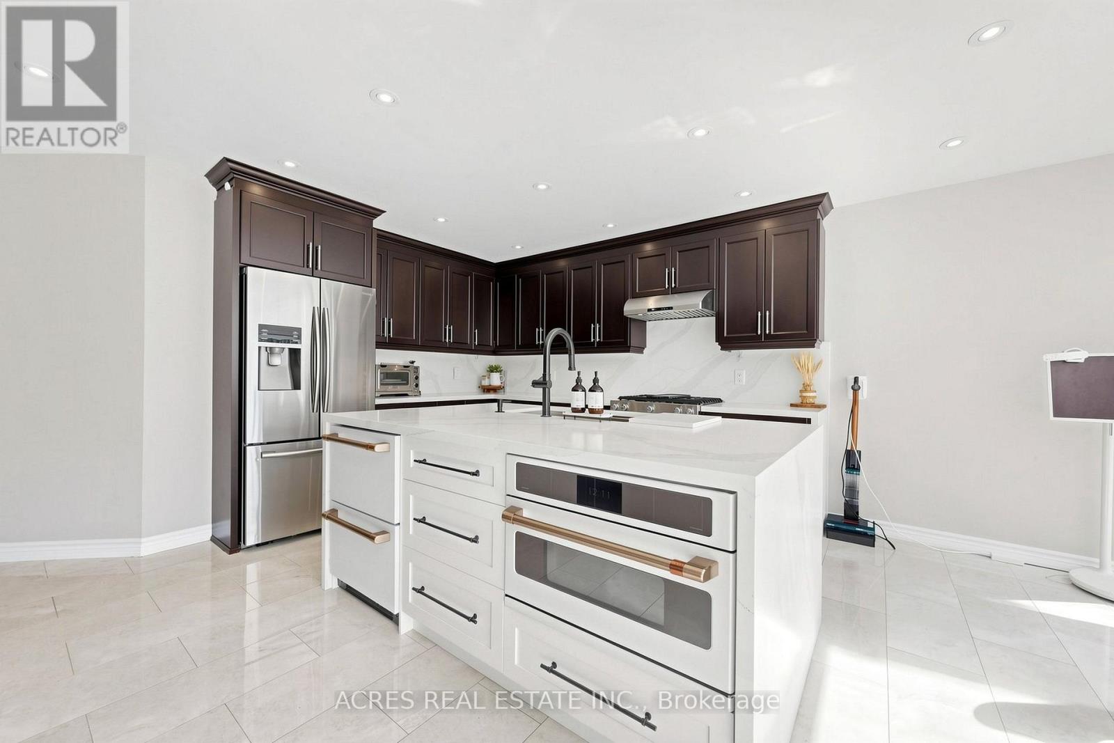 30 Casper Crescent, Brampton, Ontario  L6W 4N2 - Photo 12 - W13753820