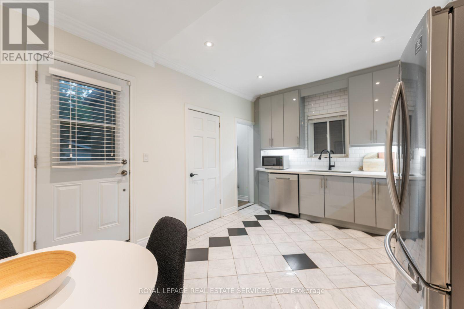 58 Pauline Avenue, Toronto, Ontario  M6H 3M8 - Photo 14 - W13753850