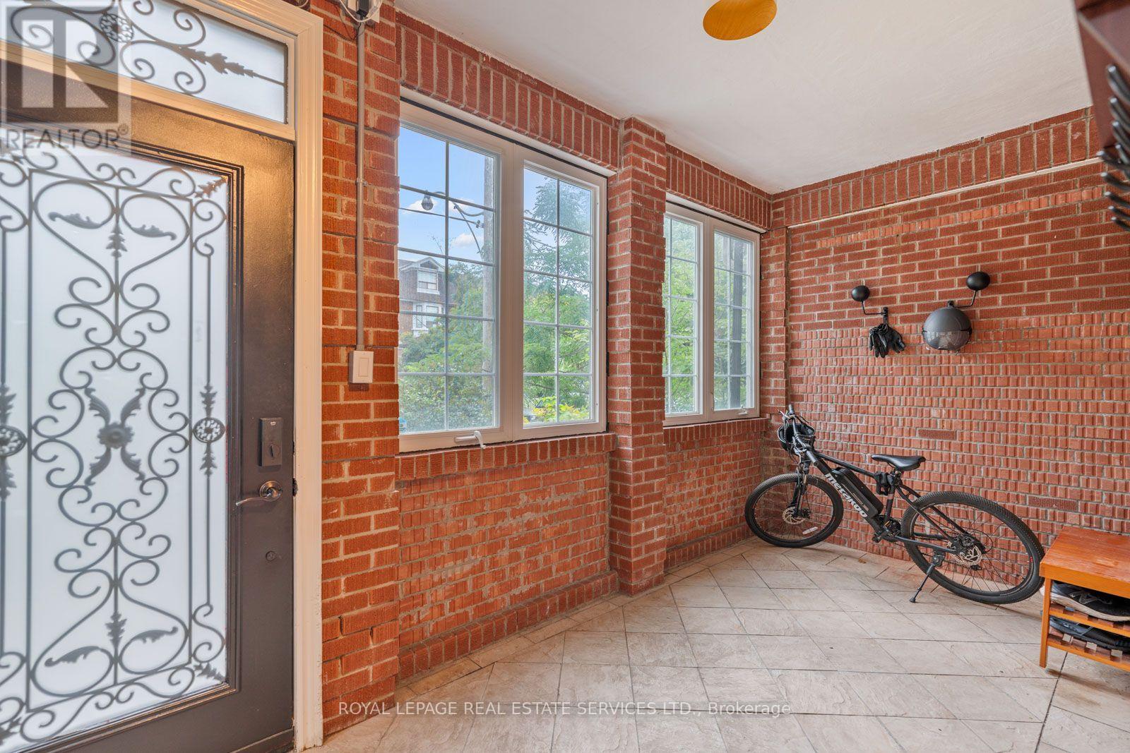 58 Pauline Avenue, Toronto, Ontario  M6H 3M8 - Photo 3 - W13753850