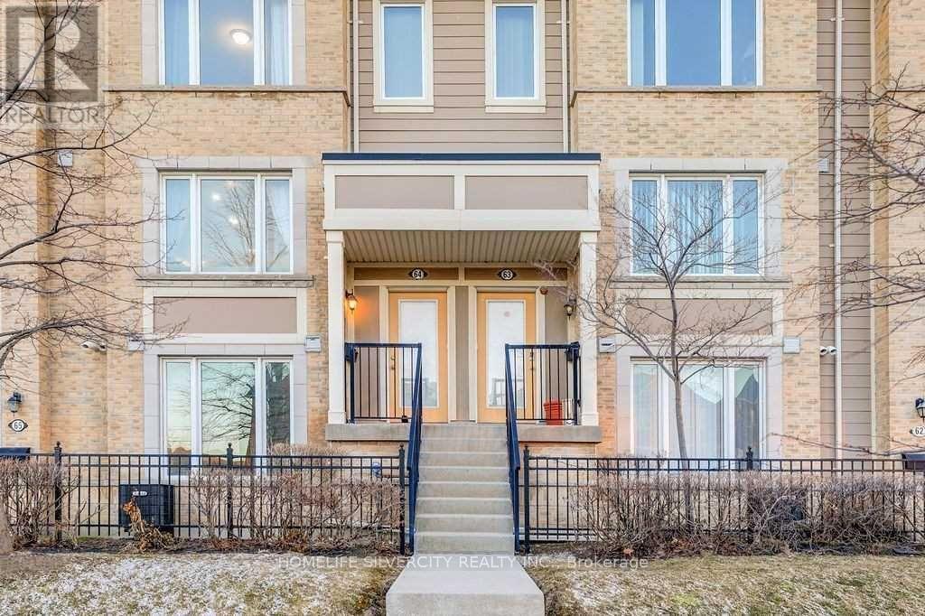 64 - 60 Fairwood Circle, Brampton, Ontario  L6R 0Y6 - Photo 2 - W13753882