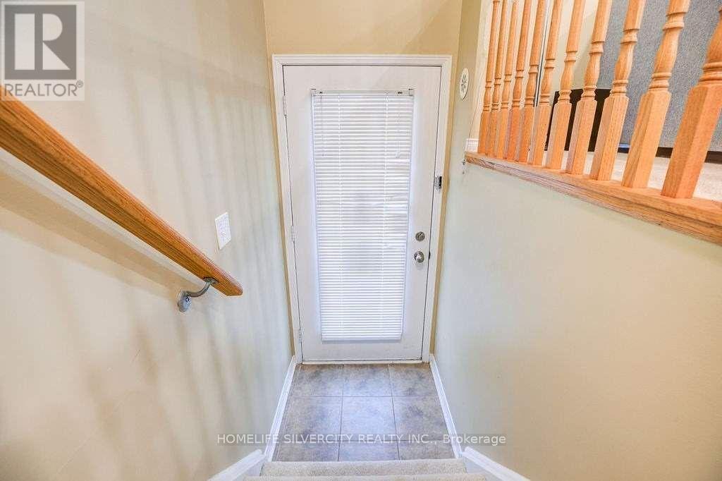 64 - 60 Fairwood Circle, Brampton, Ontario  L6R 0Y6 - Photo 3 - W13753882
