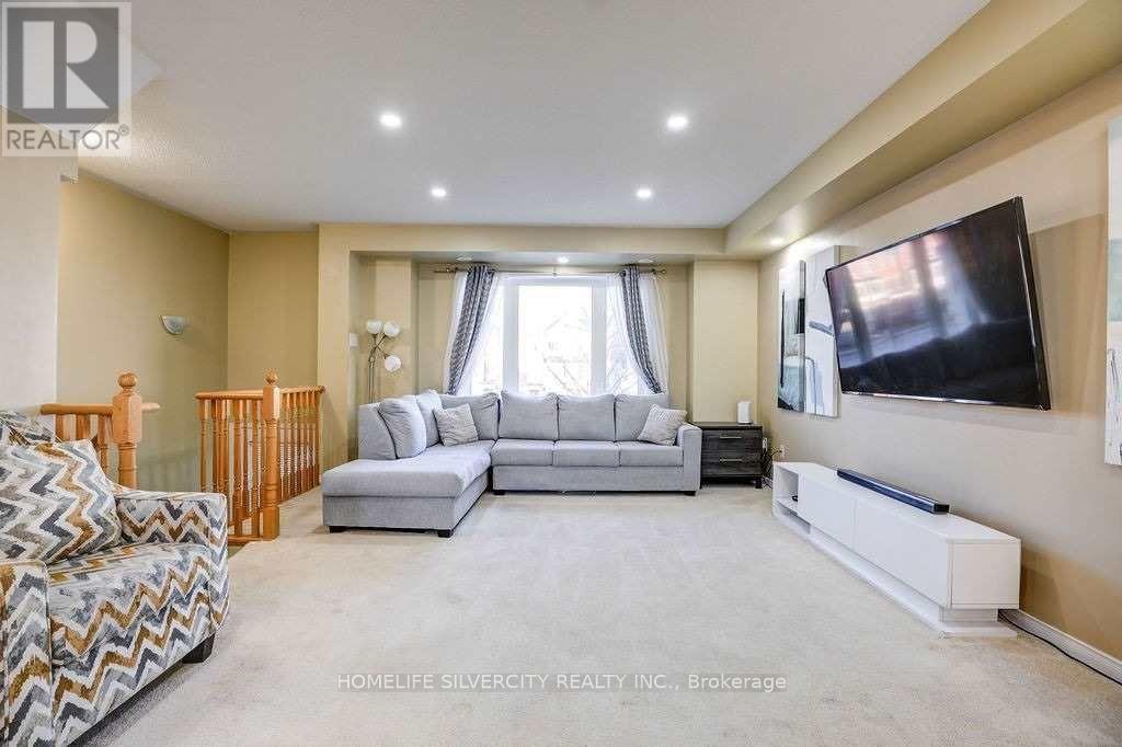 64 - 60 Fairwood Circle, Brampton, Ontario  L6R 0Y6 - Photo 5 - W13753882